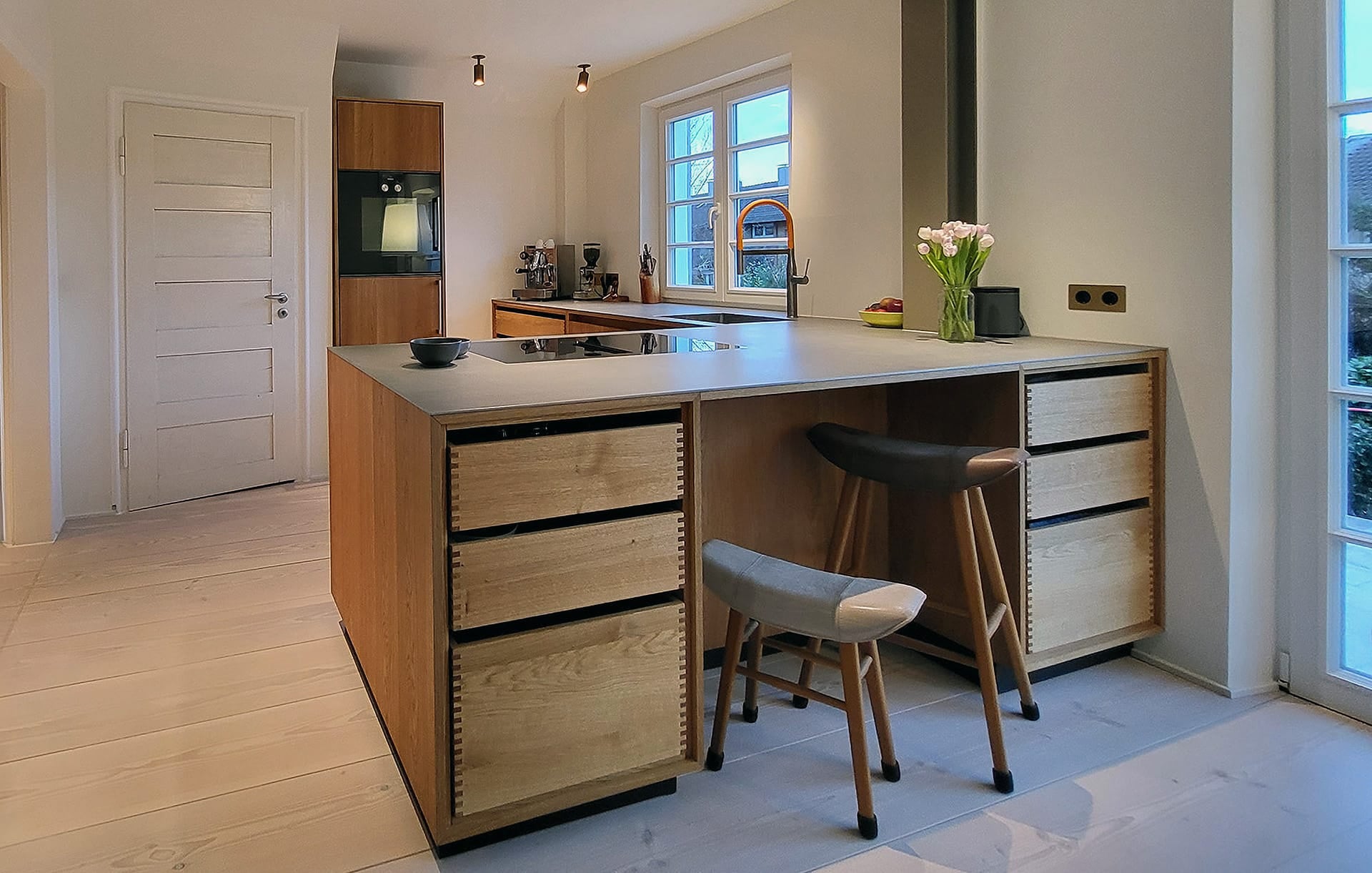 Massivholzküche mit Edelstahl