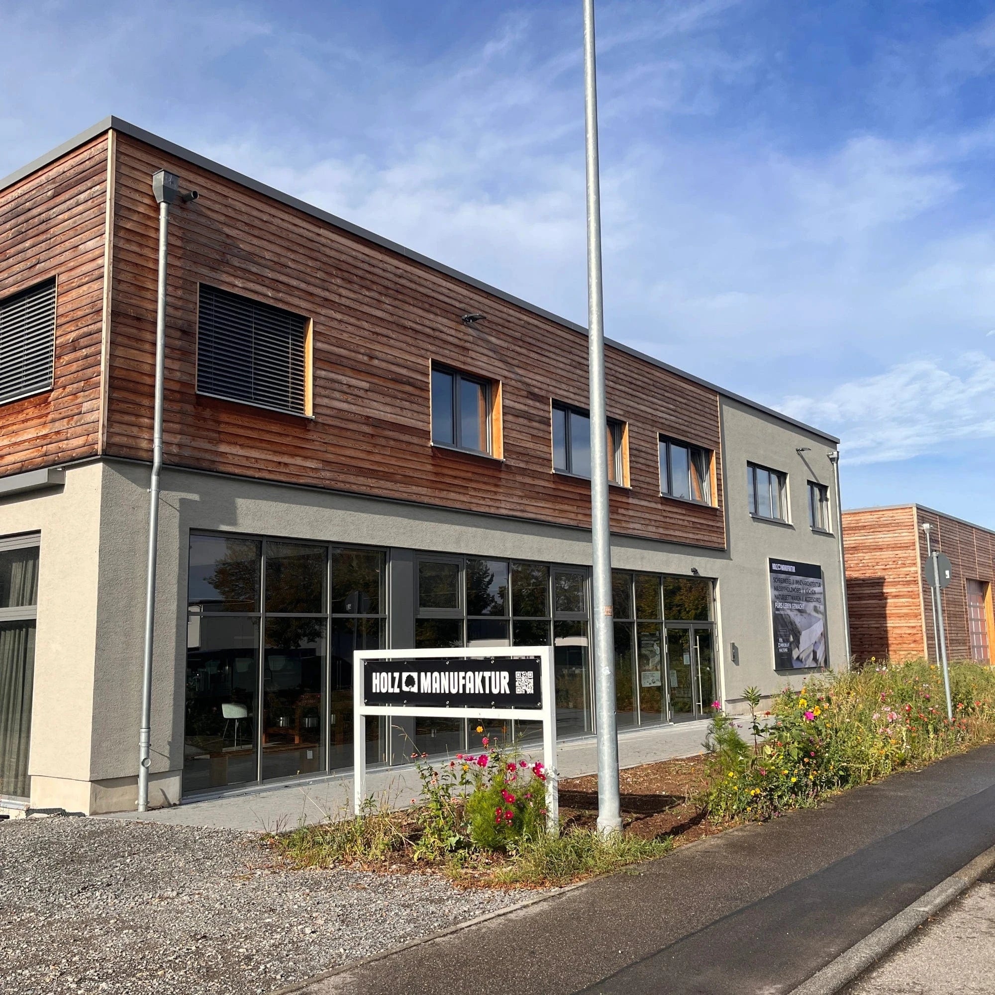 Das neue Gebäude der Schreinerei Holzmanufaktur in Möglingen mit Ausstellungsräumen