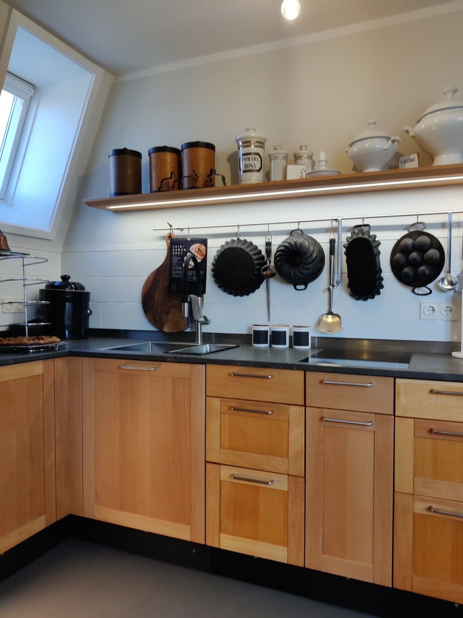 Moderne Buchen-Holzküche im Landhausstil