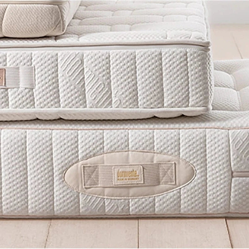 Bio Matratzen im Bettenfachgeschäft bei Ludwigsburg und Stuttgart zur Probe liegen.