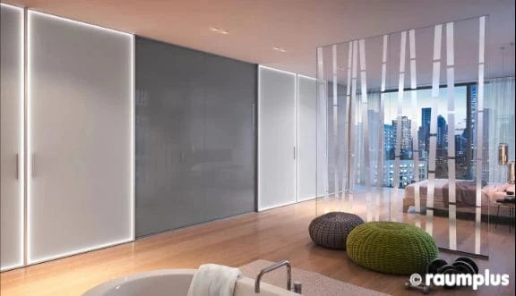 Raumhohe Schiebetüren von Wand zu Wand mit dem Schiebetüren-System von raumplus.