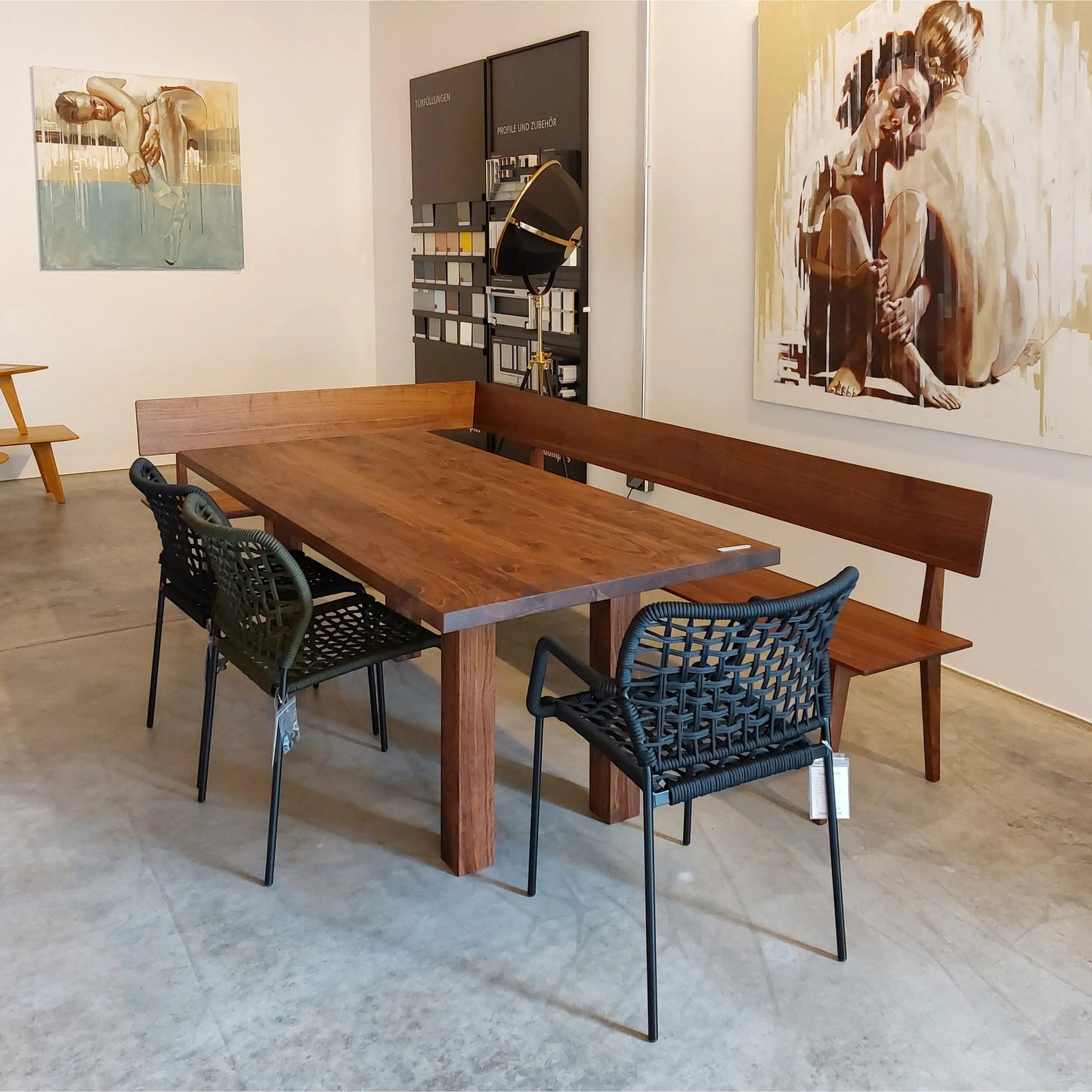 Sale: Eckbank PLACE aus Massivholz, Nussbaum 282 x 152 cm