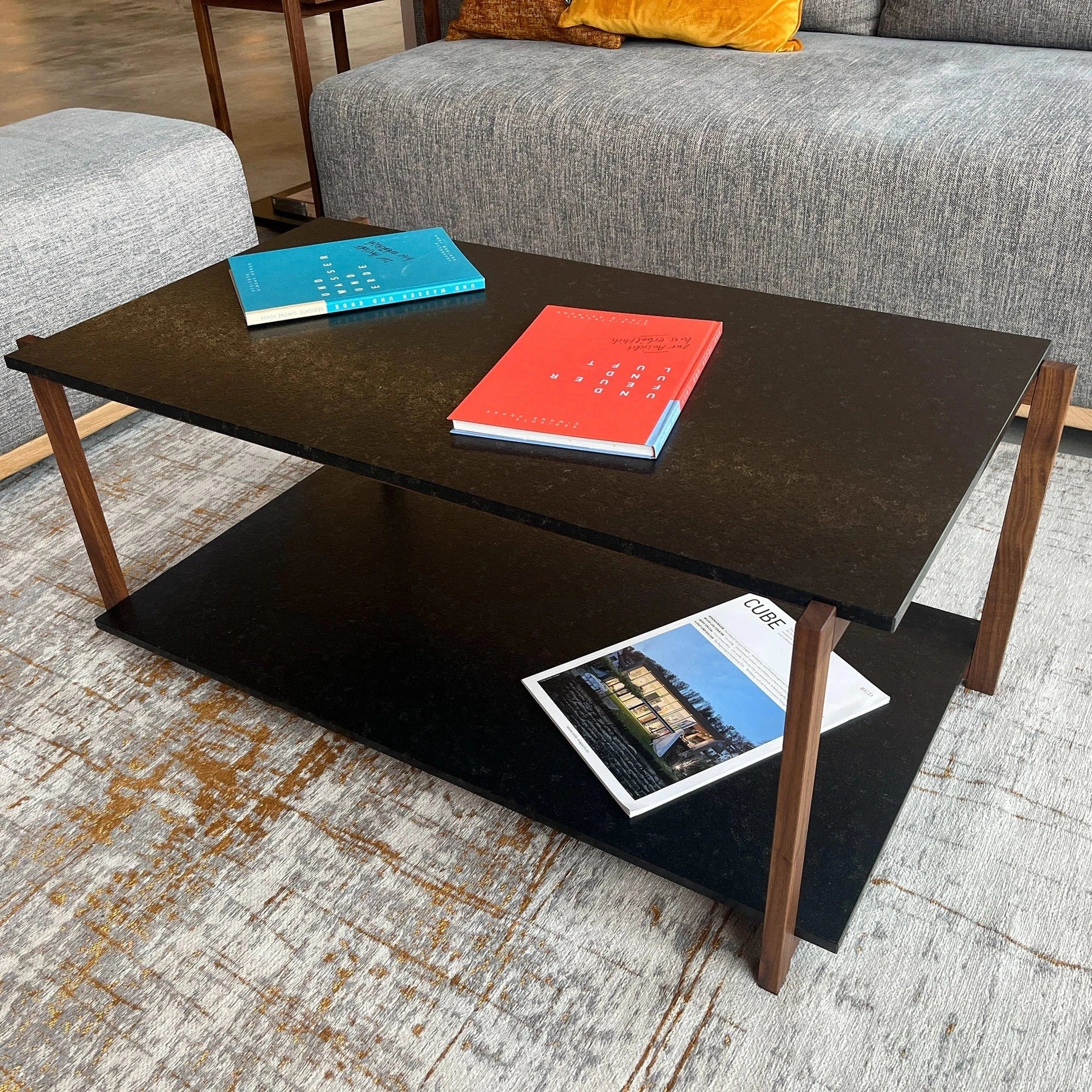 Holzmanufaktur Beistelltisch CONE Couchtisch, Nussbaum & Granit