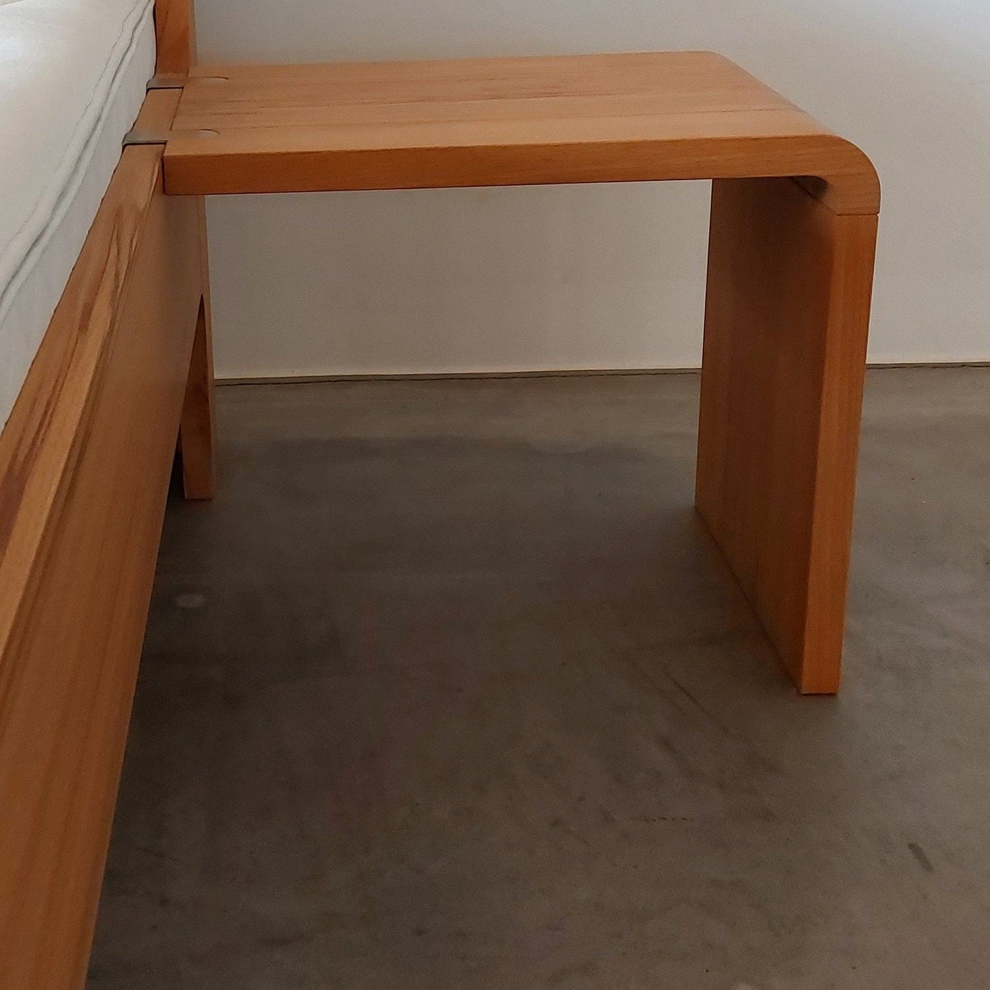 Holzmanufaktur Beistelltisch Einhänge-Nachttisch LOOP Kernbuche