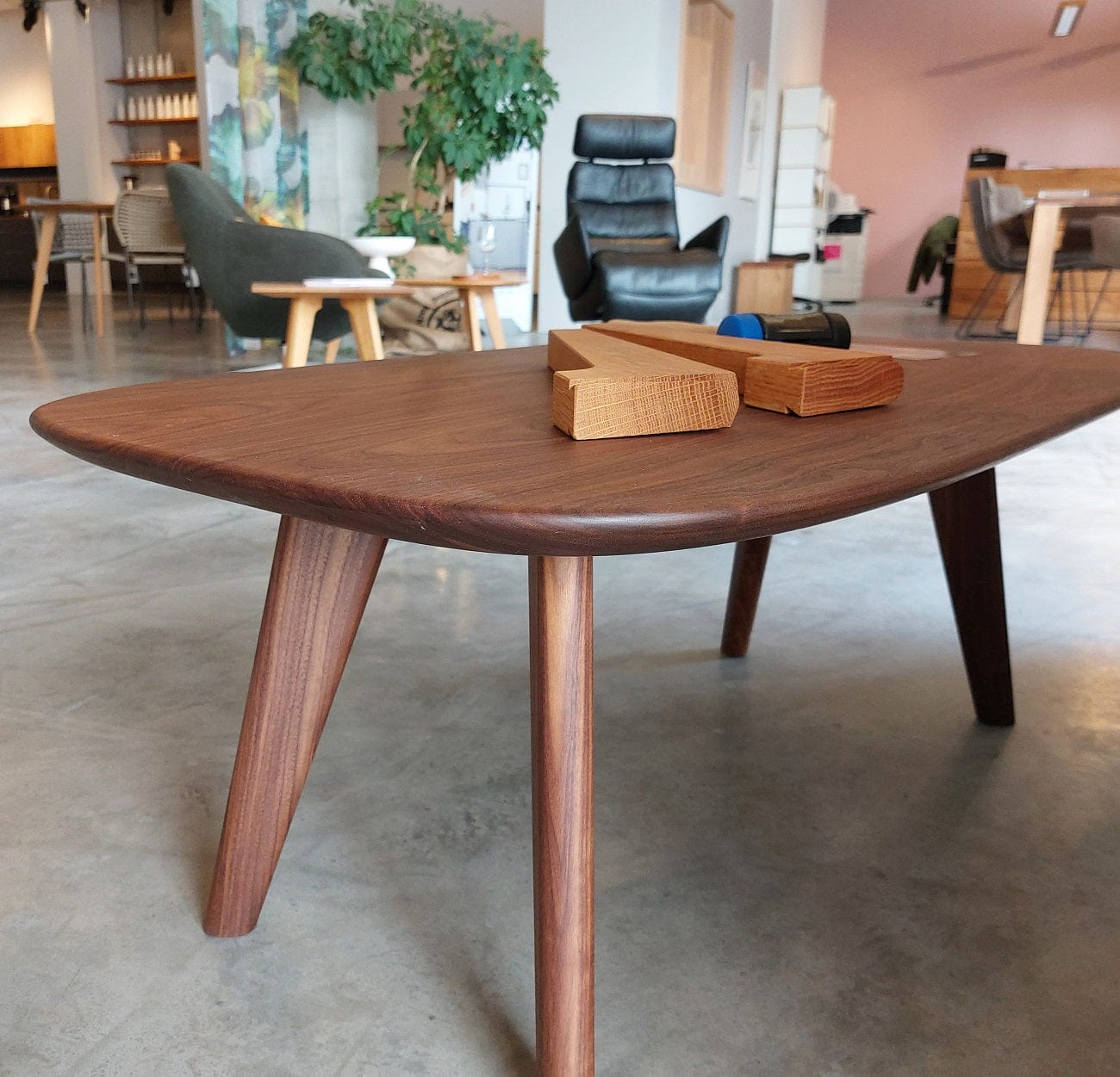 Holzmanufaktur Beistelltisch MARTA Couchtisch Nussbaum 100 x 55 cm
