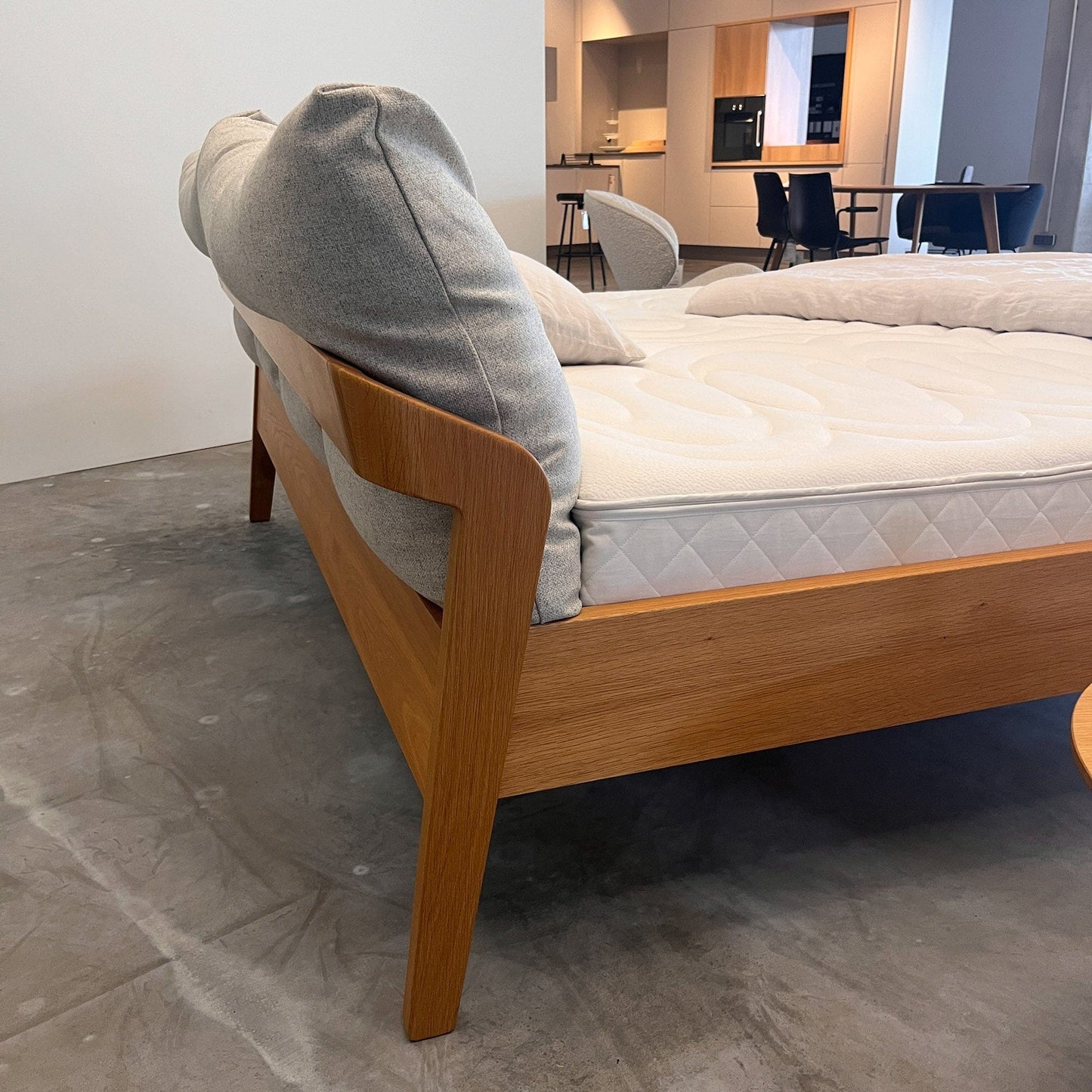 Holzmanufaktur Bett AINO XL Massivholzbett Eiche 180 x 200 cm