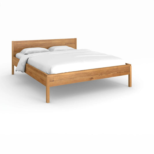 Niedriges Bettgestell aus Echtholz, hier aus Kernbuche als Queensize Bett