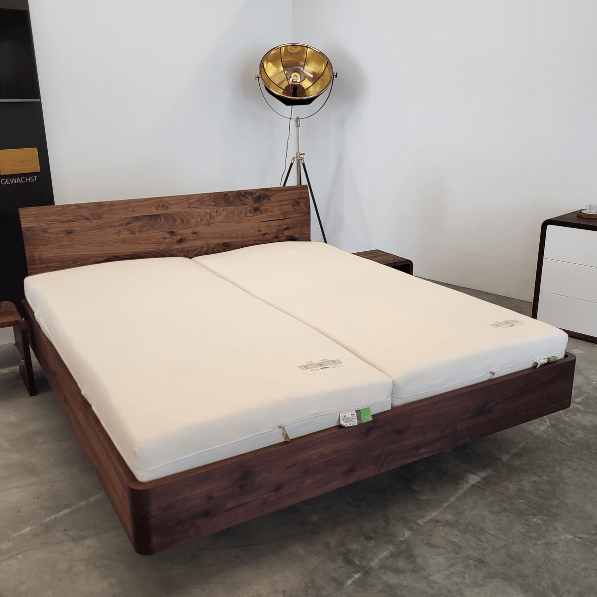 Holzmanufaktur Bett COM:CI XL mit Holzkufen und Rückenlehne Wildnuss 180 x 200 cm Bett COM:CI XL mit Holzkufen und Rückenlehne Wildnuss 180 x 200 cm