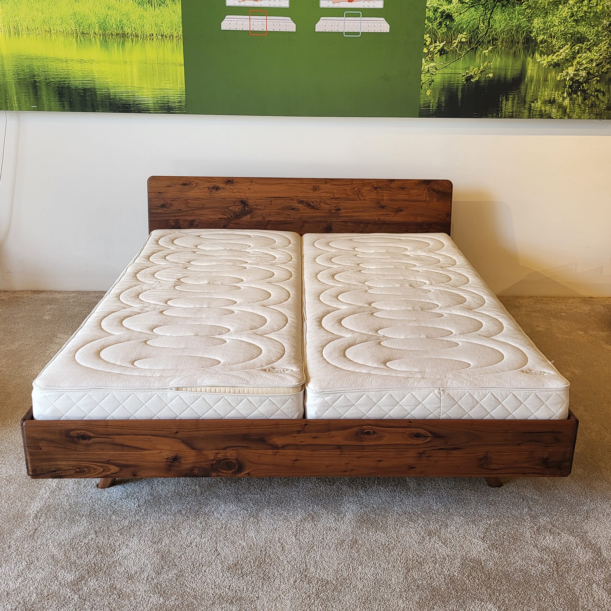 Holzmanufaktur Bett DONNA 180 x 200 cm (Ausstellungsstück) Bett DONNA mit Rückenlehne 02 Wildnuss 180 x 200 cm (Ausstellungsstück)