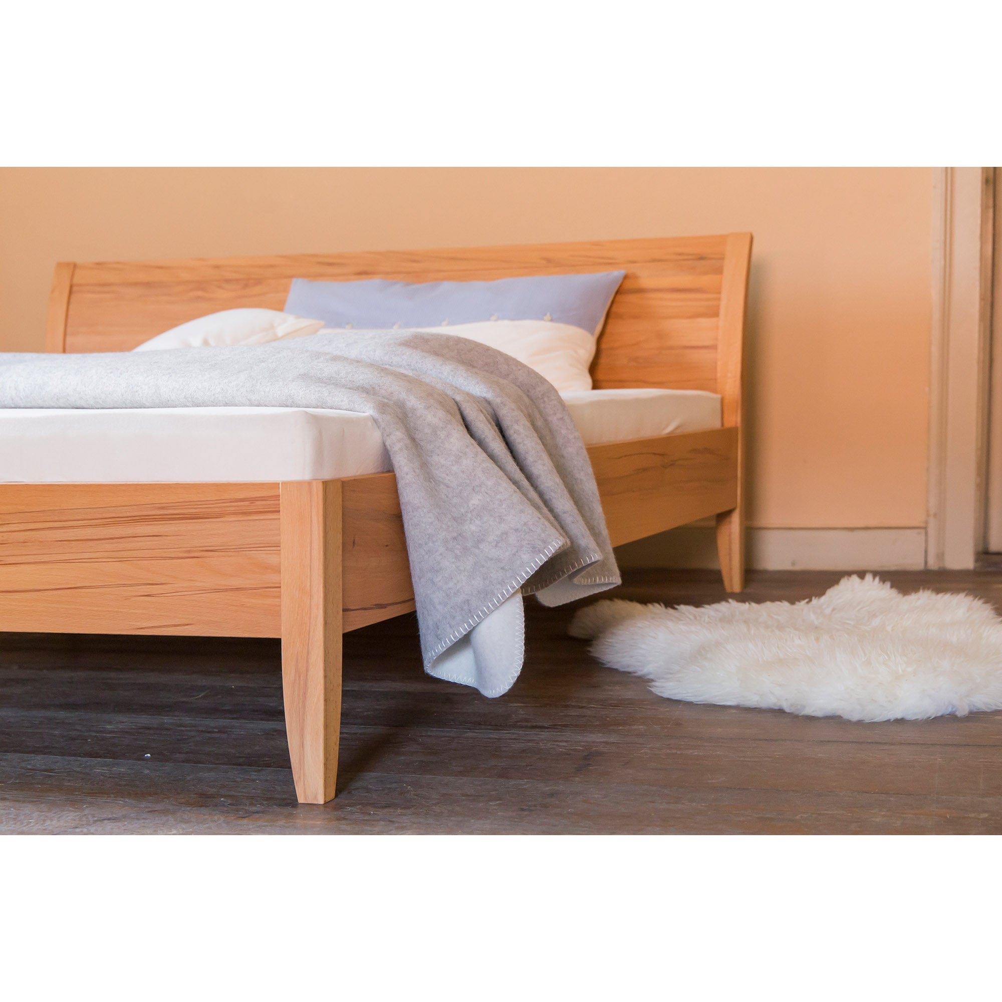 KALA: metallfreies Bett aus Massivholz, Kernbuche