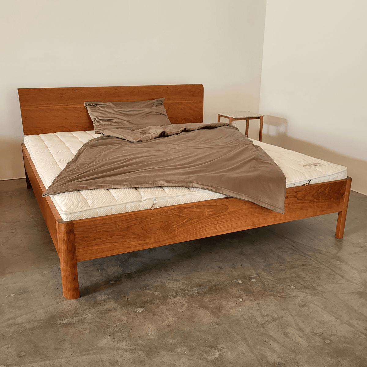 Holzmanufaktur LOOP Bett Kirschbaum 180 x 200cm LOOP Bett Kirschbaum 180 x 200cm