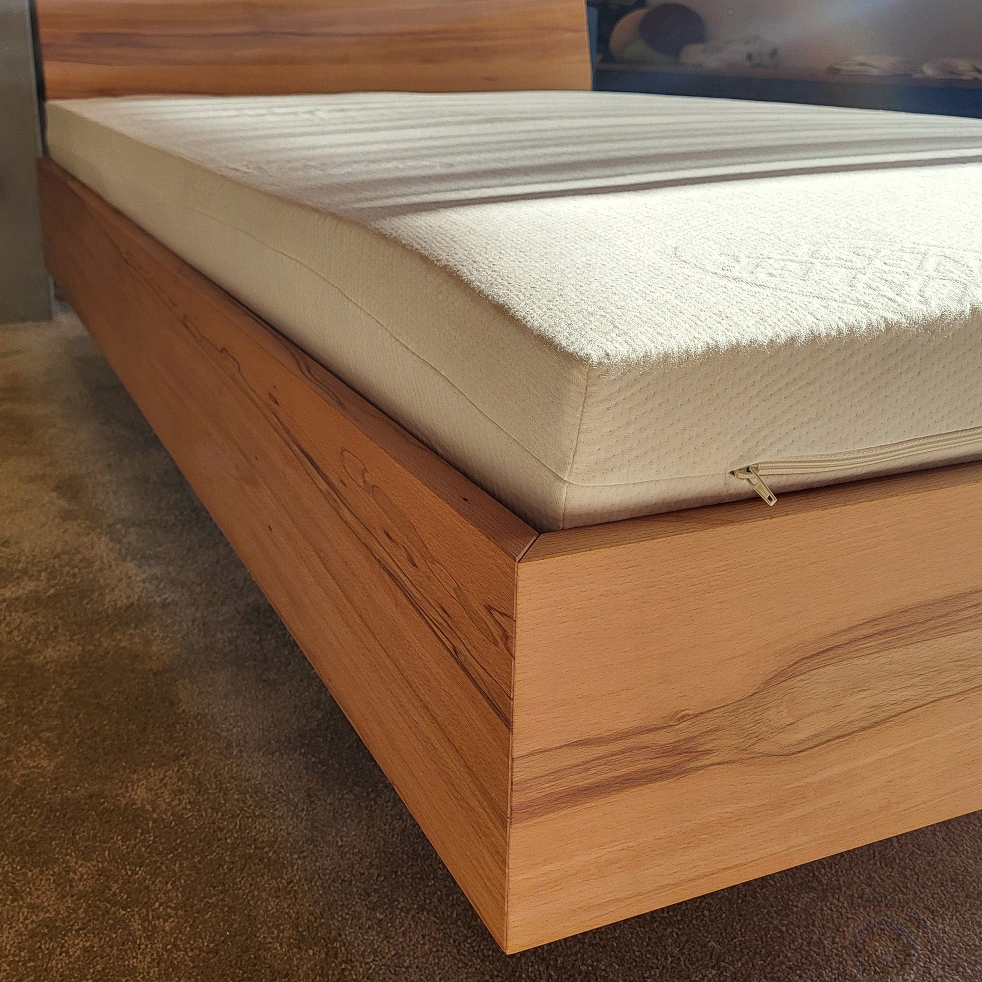 Holzmanufaktur STEP-G XL Massivholzbett Kernbuche 120 x 200 cm (Ausstellungsstück) Bett STEP-G XL mit RL gewinkelt