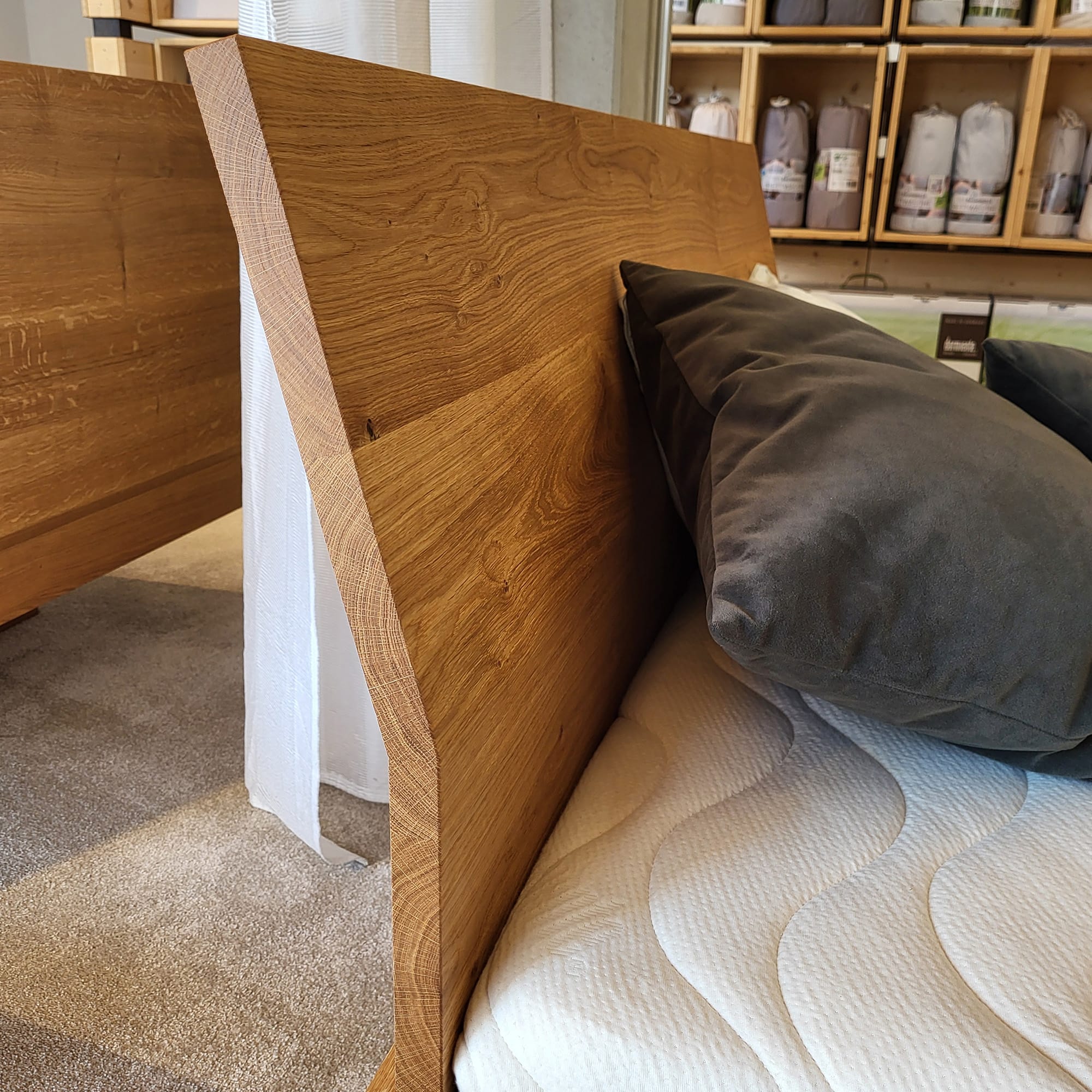 Holzmanufaktur STEP-X XL Bett 180x200 cm mit Holzkufen Wildeiche STEP-X XL Bett 180x200 cm mit Holzkufen Wildeiche