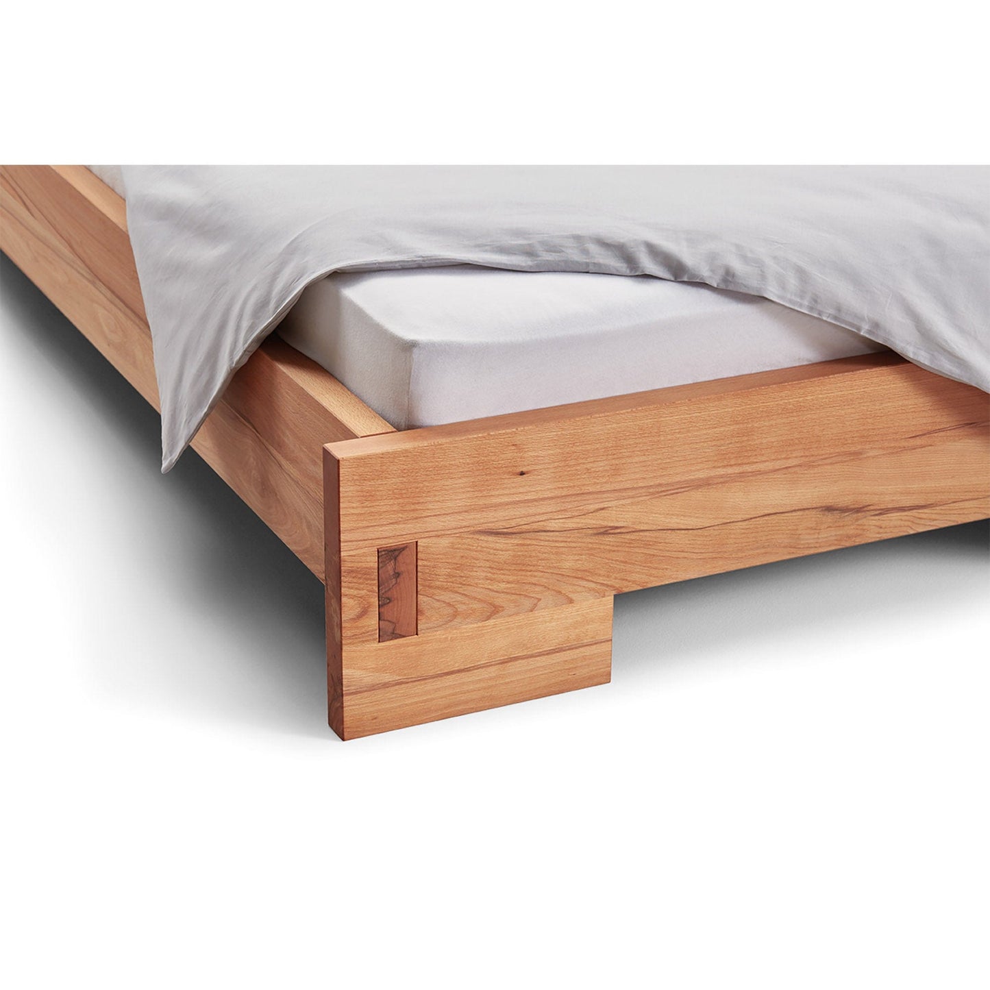 Handwerkliches Detail vom Holzmanufaktur Massivholzbett ZEN/10: Ein Futon Bett von den Designern Bottega & Erhardt aus Stuttgart.