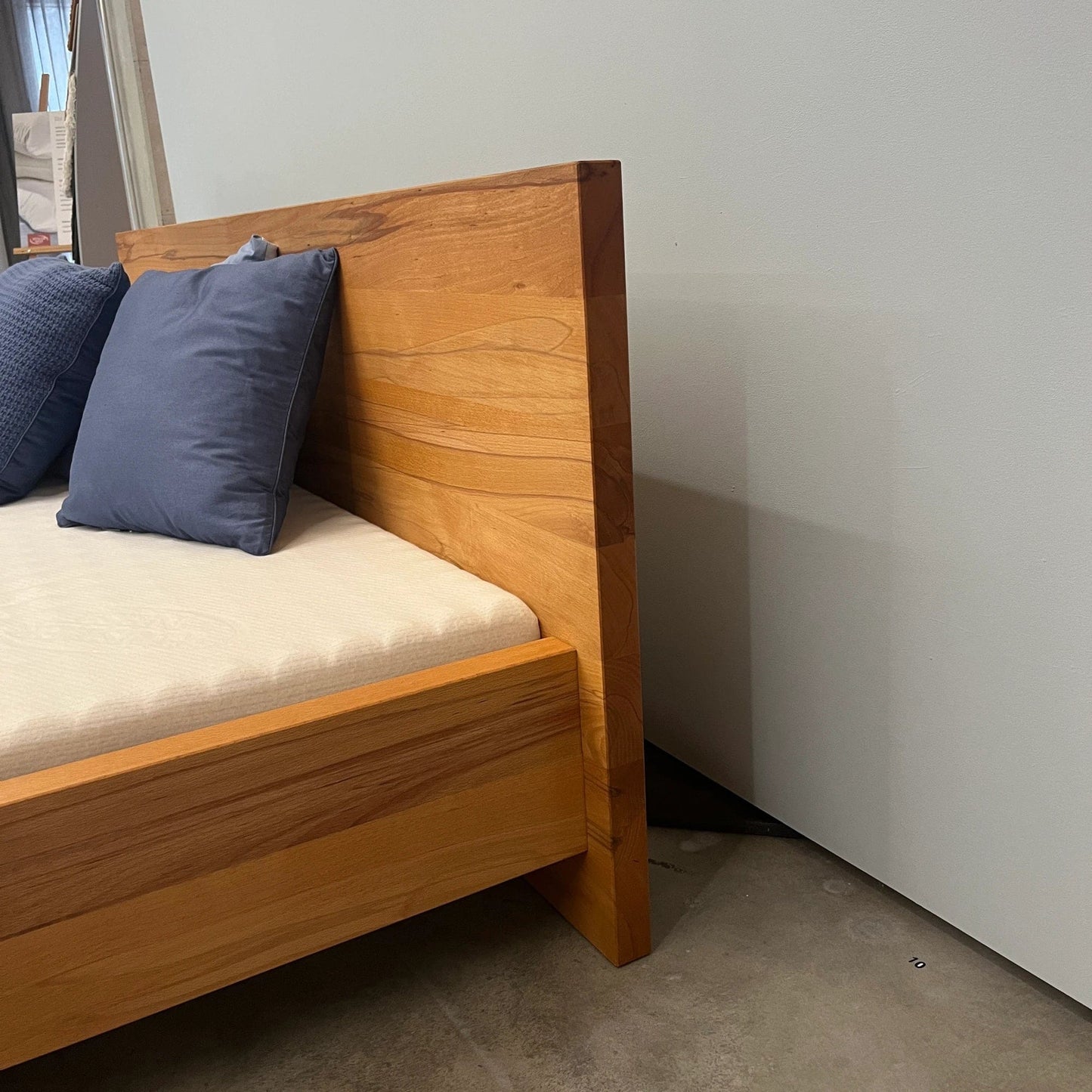 Holzmanufaktur Bett ZEN/10 Massivholzbett Kernbuche 180x200 cm