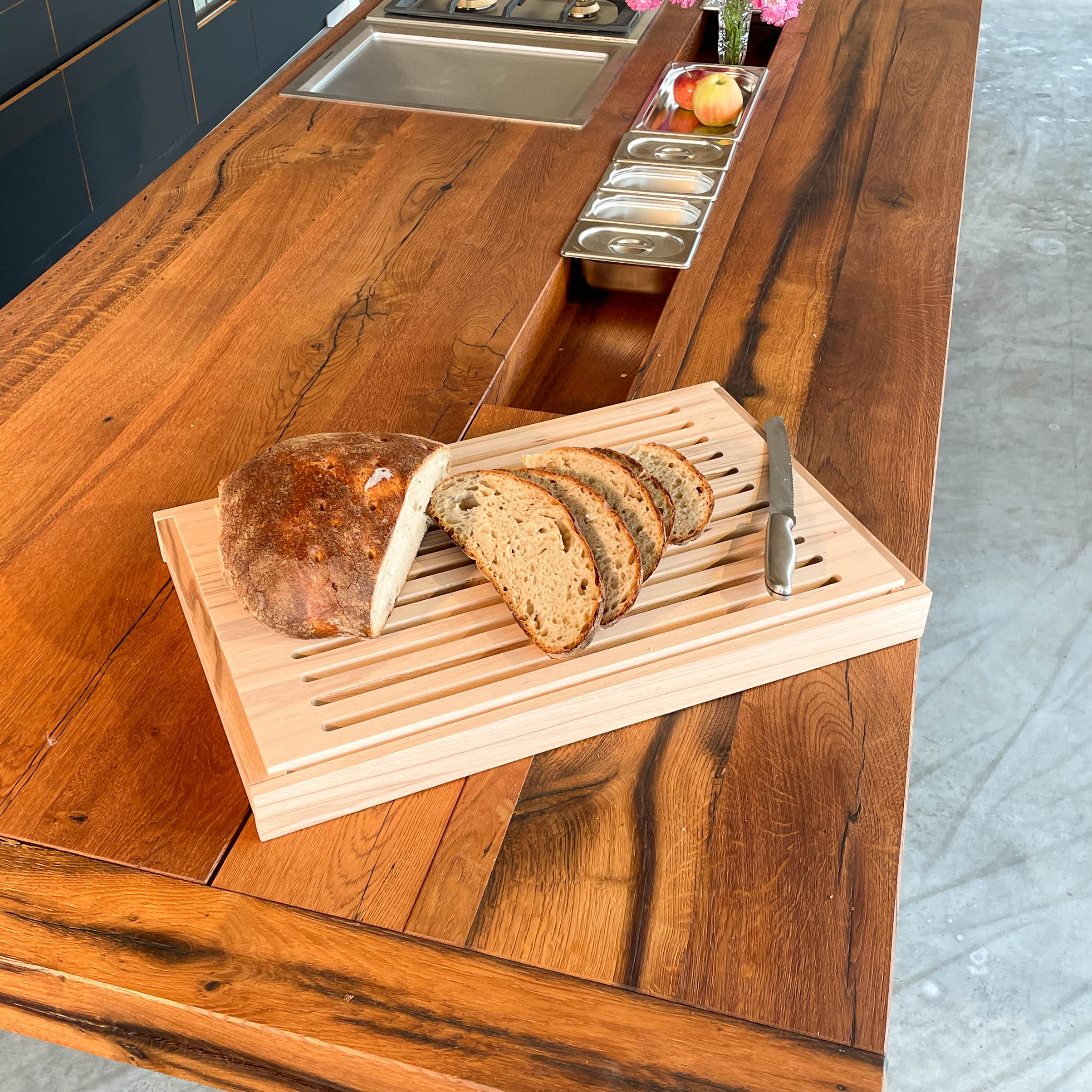 Brotschneidebrett mit Krümelschale und Auffangschale für Profis
