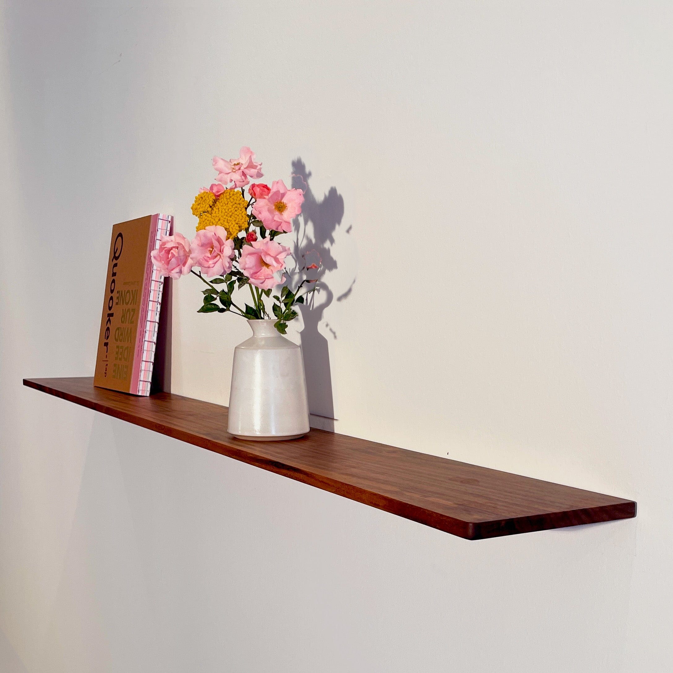 Holz Wandboard massiv mit Schweizer Kante aus Nussbaum