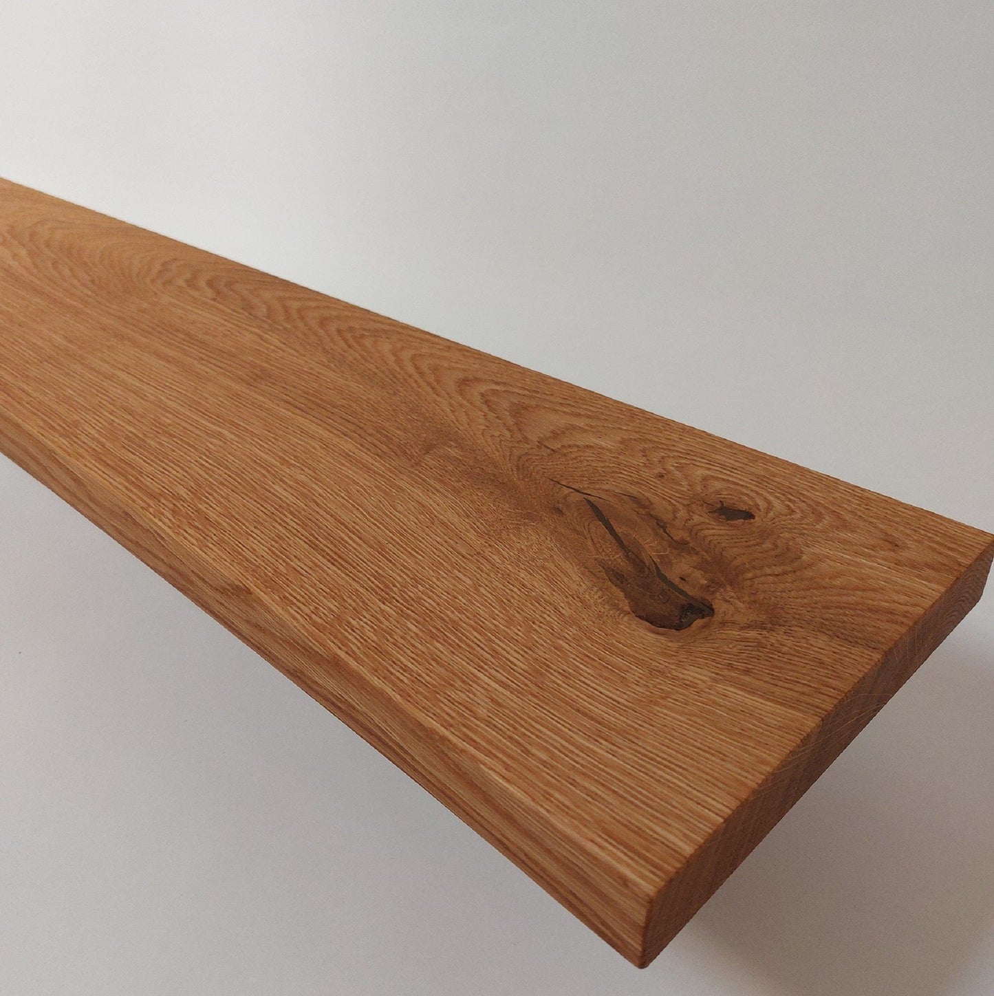 Holz Regalbrett nach Maß aus massivem Eichen-Holz mit Baumkante