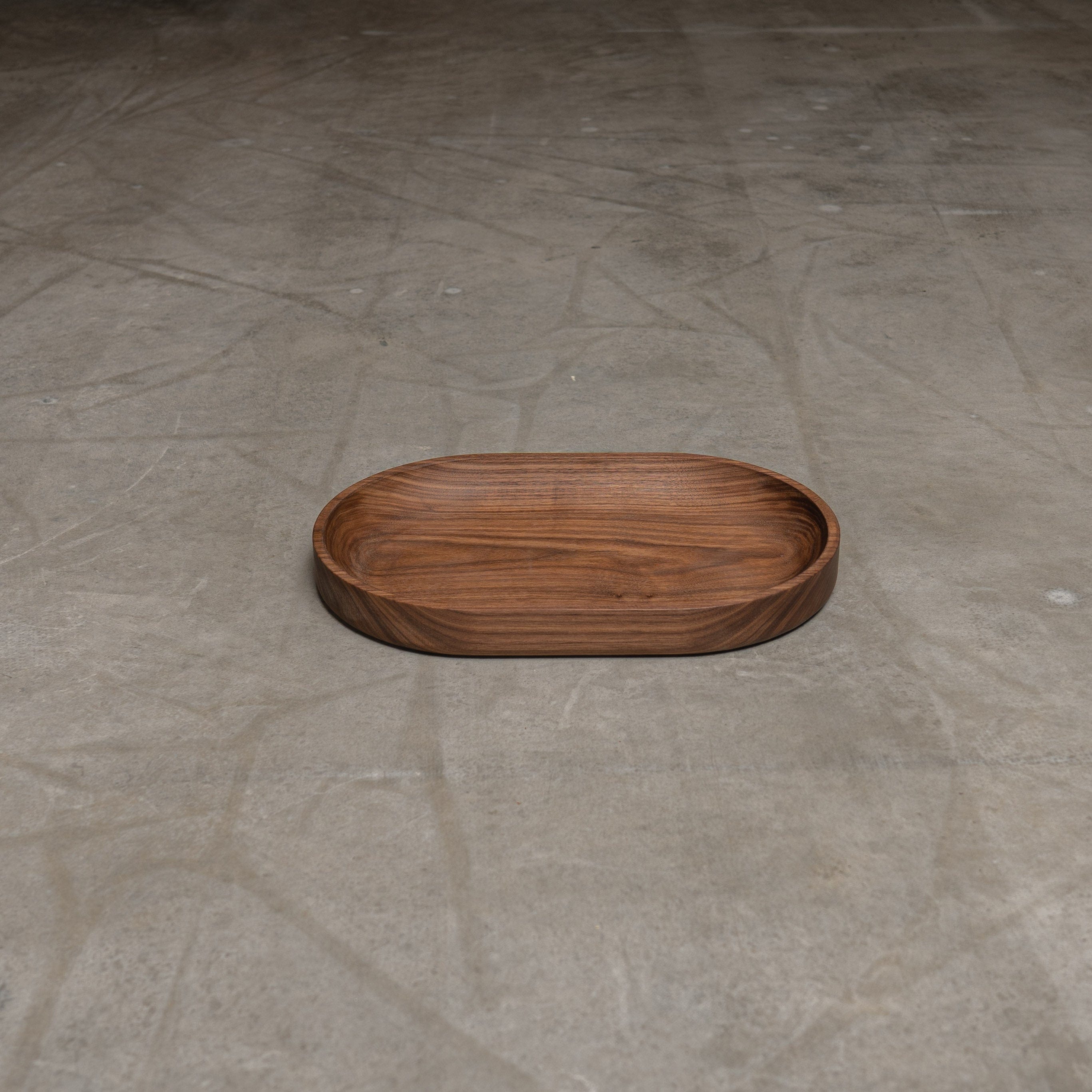 Holzmanufaktur macht edle Deko Schalen und Tabletts in Eiche, Kirschbaum und Nussbaum