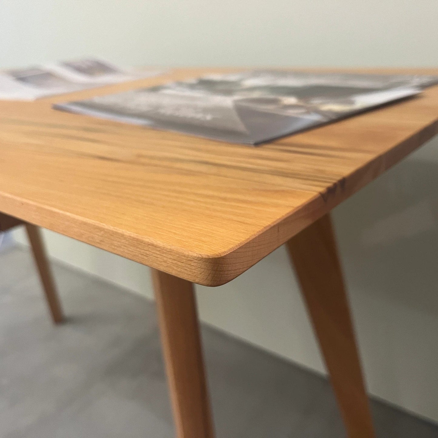 Kleiner Massivholz Schreibtisch mit Schubkasten Kernbuche