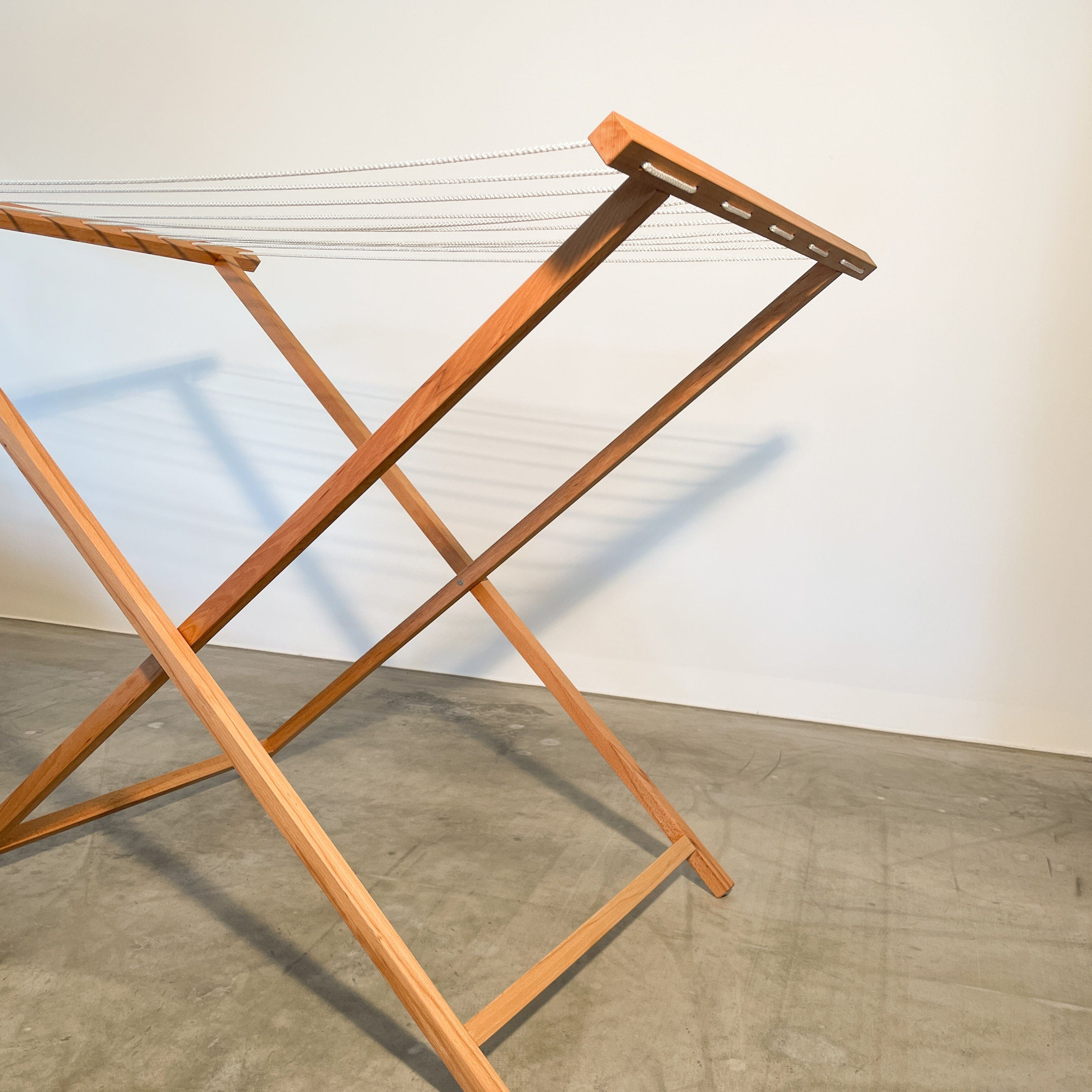 Hochwertiger Design Wäscheständer aus massivem Holz