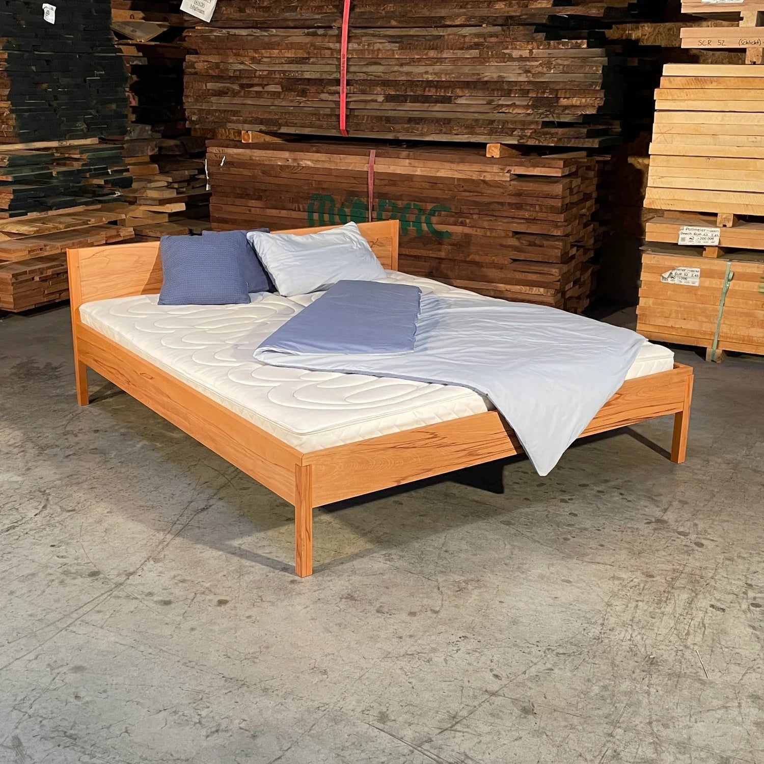Sofort lieferbare Betten aus echtem Holz
