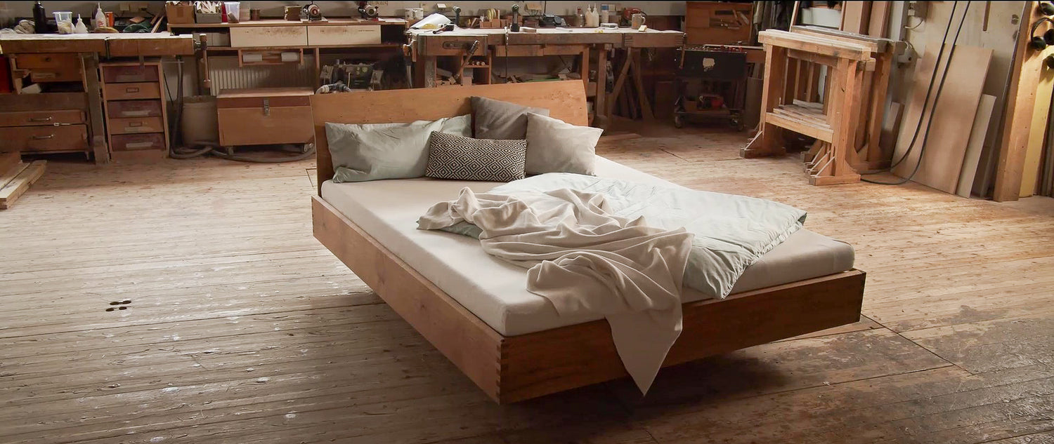 Hochwertige Massivholzbetten - Designer Betten aus Massivholz - Futonbetten aus Massivholz - Schwebebetten - metallfrei Betten aus Massivholz aus der Werkstatt bei Stuttgart und Ludwigsburg