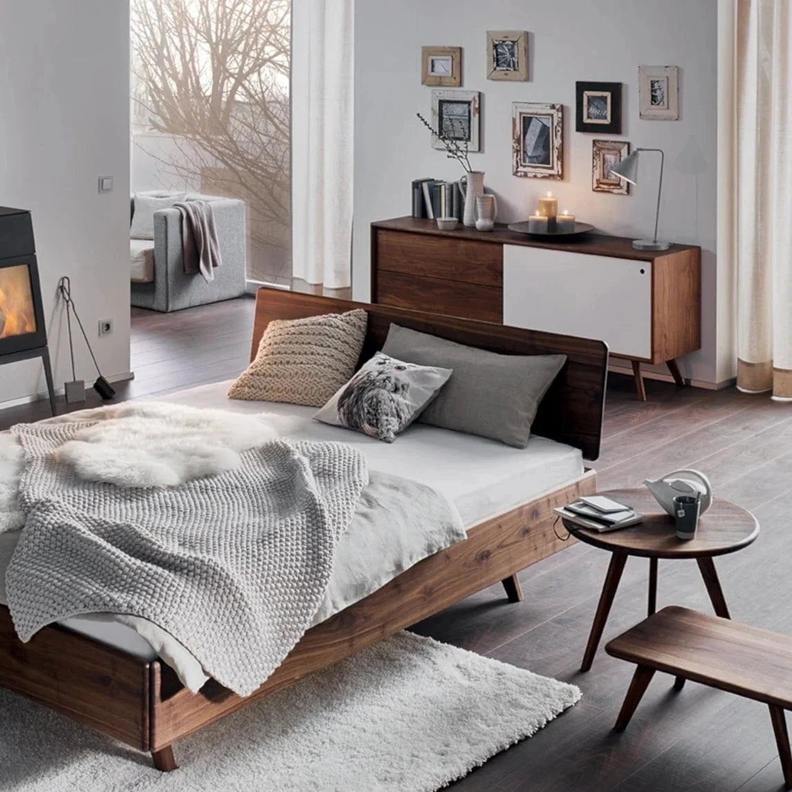 In unserem Ladengeschäft finden Sie: Bett, Kommode, Sideboard oder einen Kleiderschrank für das Schlafzimmer.