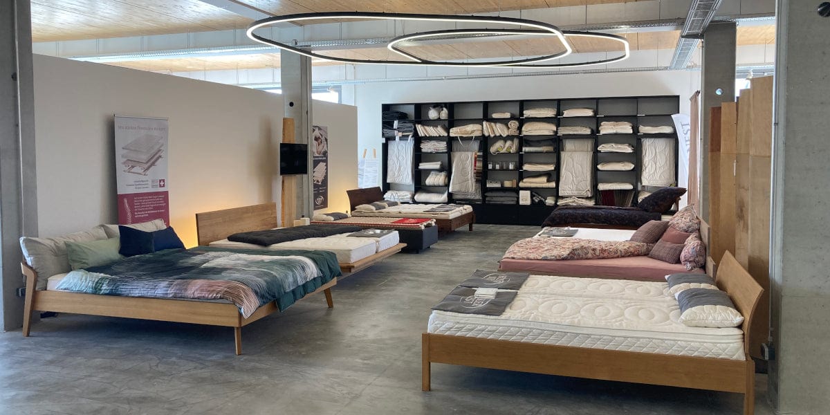 Hochwertige Massivholzbetten - Designer Betten aus Massivholz - Futonbetten aus Massivholz - Schwebebetten aus Massivholz aus der Werkstatt bei Stuttgart und Ludwigsburg