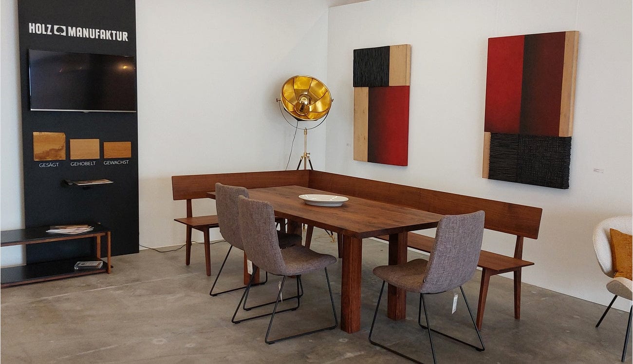 Großer Massivholztisch FLOAT in Nussbaum und anderen Holzarten für 8 bis 18 Personen