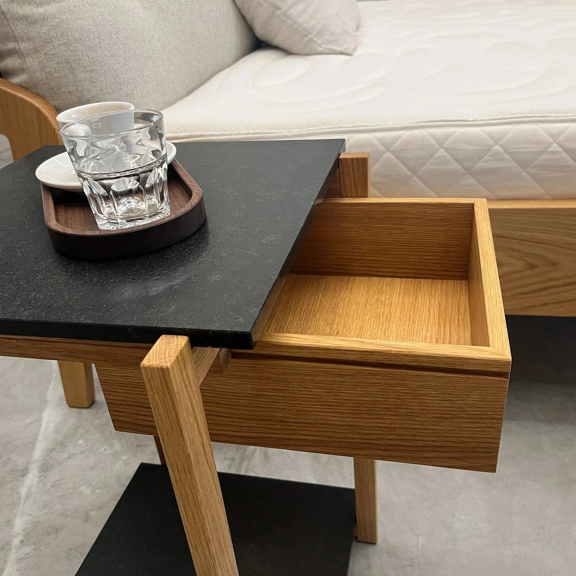 Holzmanufaktur Beistelltisch CONE Beistelltisch, Eiche & Granit