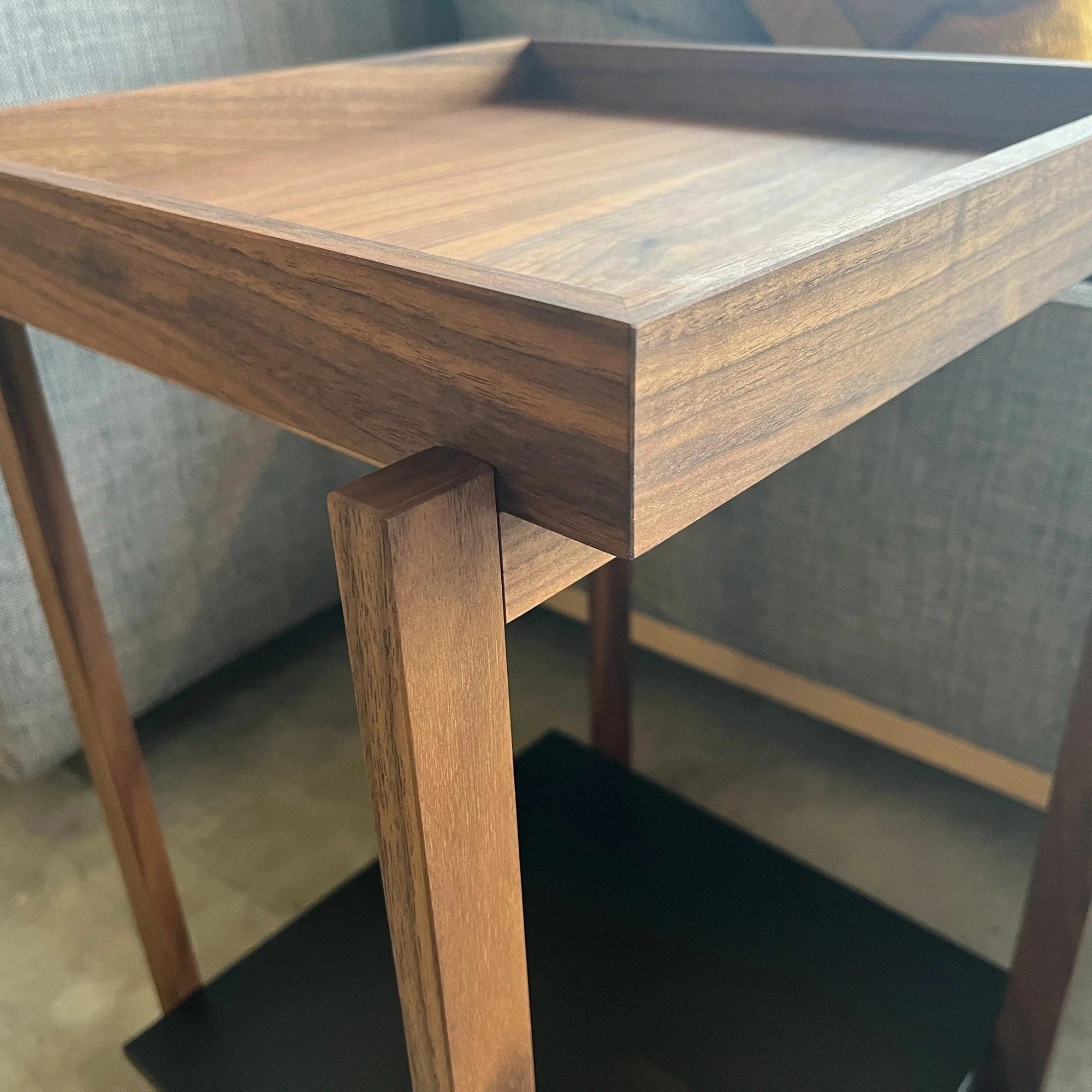 Holzmanufaktur Beistelltisch CONE Beistelltische, Nussbaum & HPL