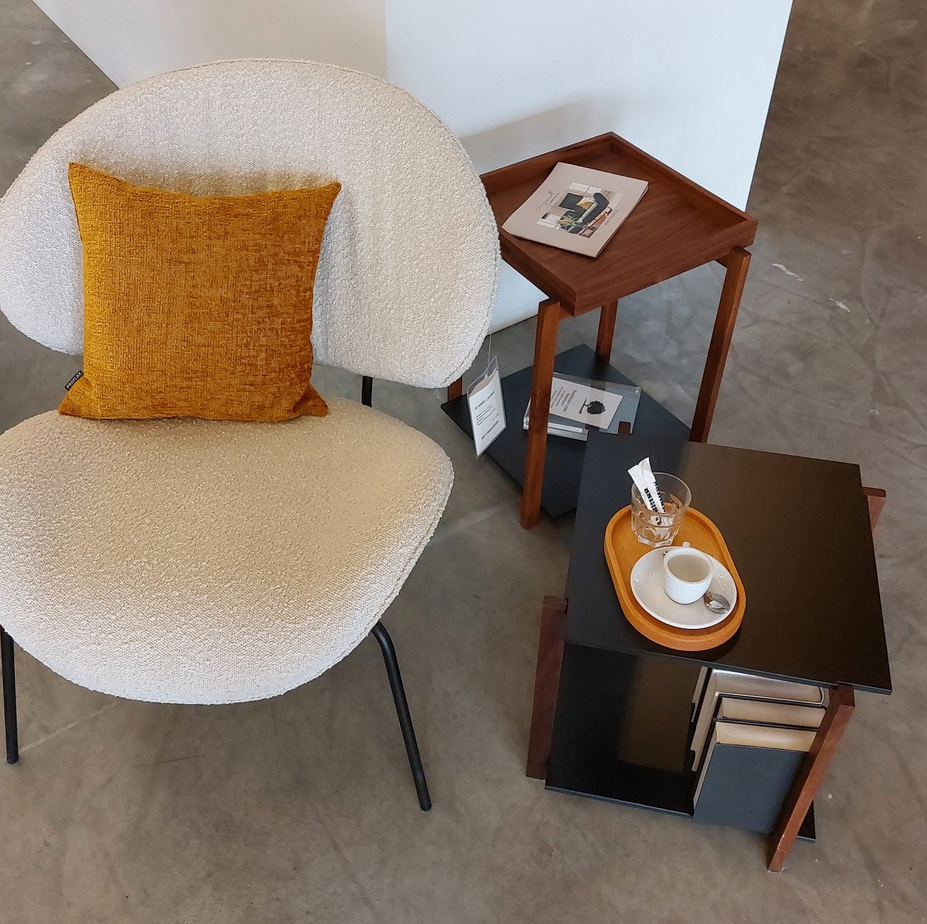 Holzmanufaktur Beistelltisch CONE Beistelltische, Nussbaum & HPL