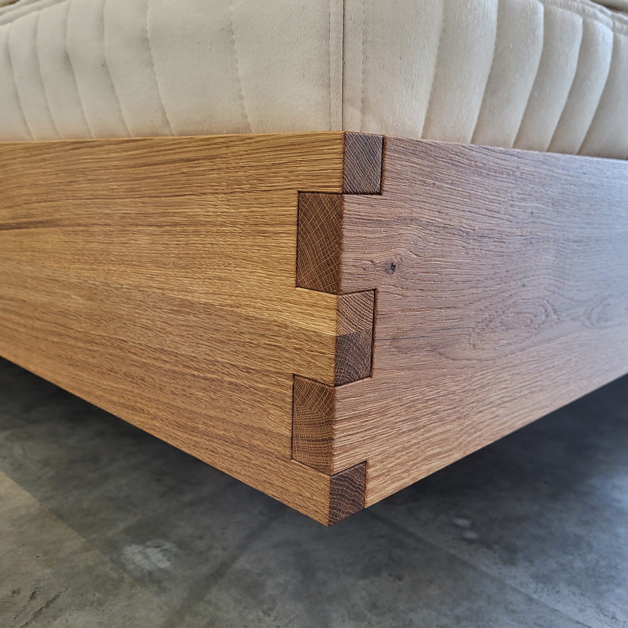 Holzmanufaktur Bett PADIO EDGE XL  Wildeiche gebürstet 180 x 200cm (Ausstellungsstück) Bett PADIO EDGE XL  Wildeiche gebürstet 180 x 200cm (Ausstellungsstück)