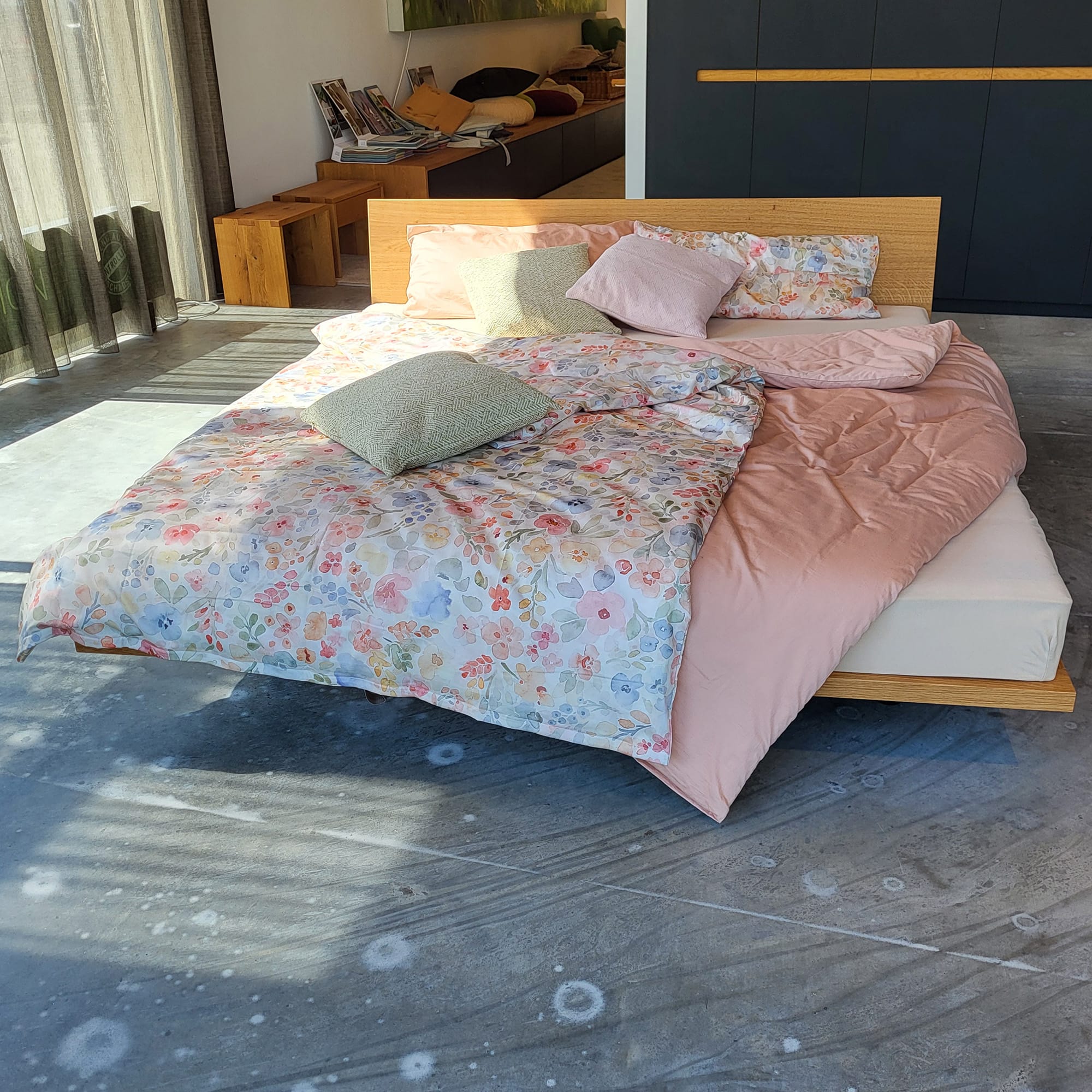 Holzmanufaktur Bett SWING Light Wildeiche 180 x 200 cm (Ausstellungsstück) Bett SWING Light Wildeiche 180 x 200 cm