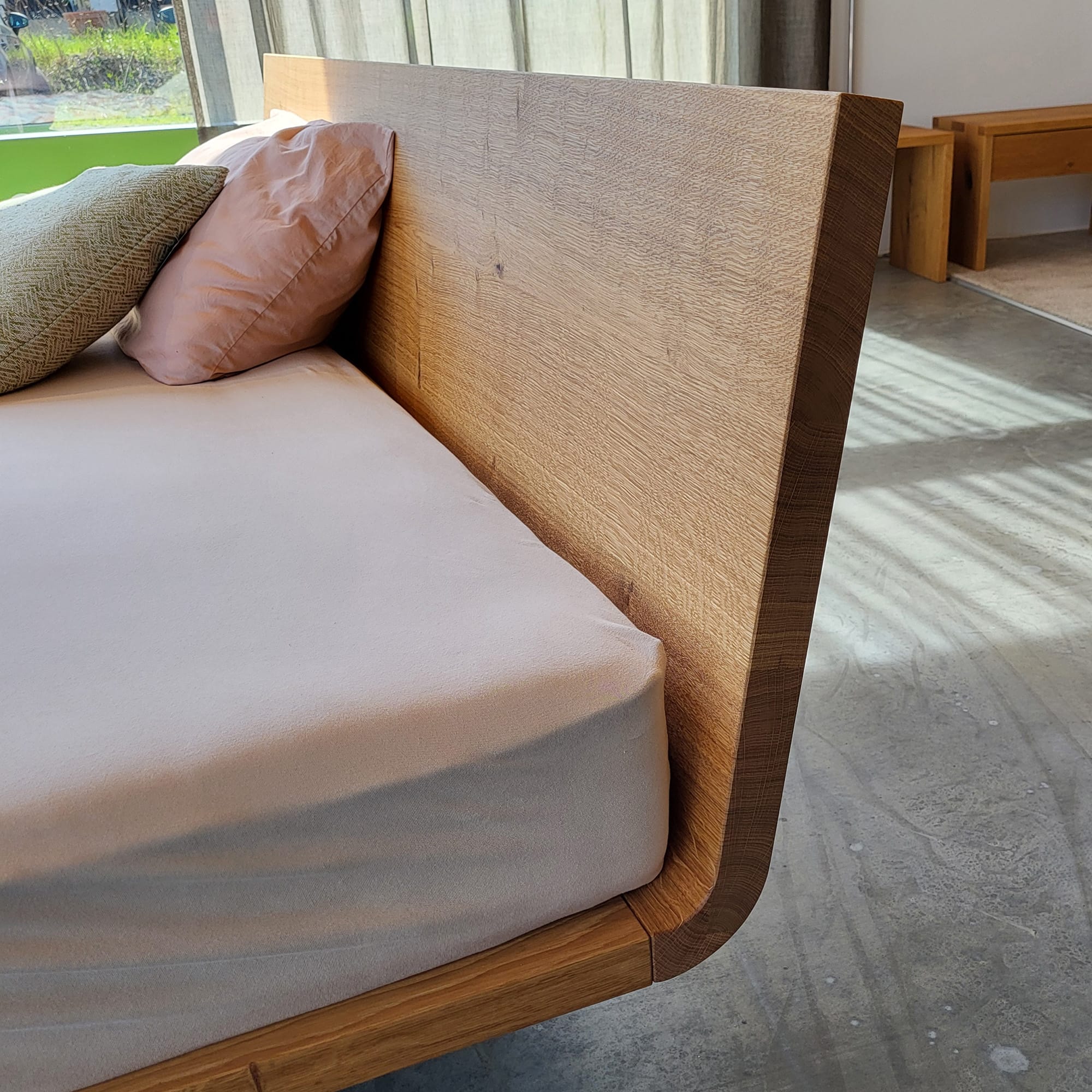Holzmanufaktur Bett SWING Light Wildeiche 180 x 200 cm (Ausstellungsstück) Bett SWING Light Wildeiche 180 x 200 cm