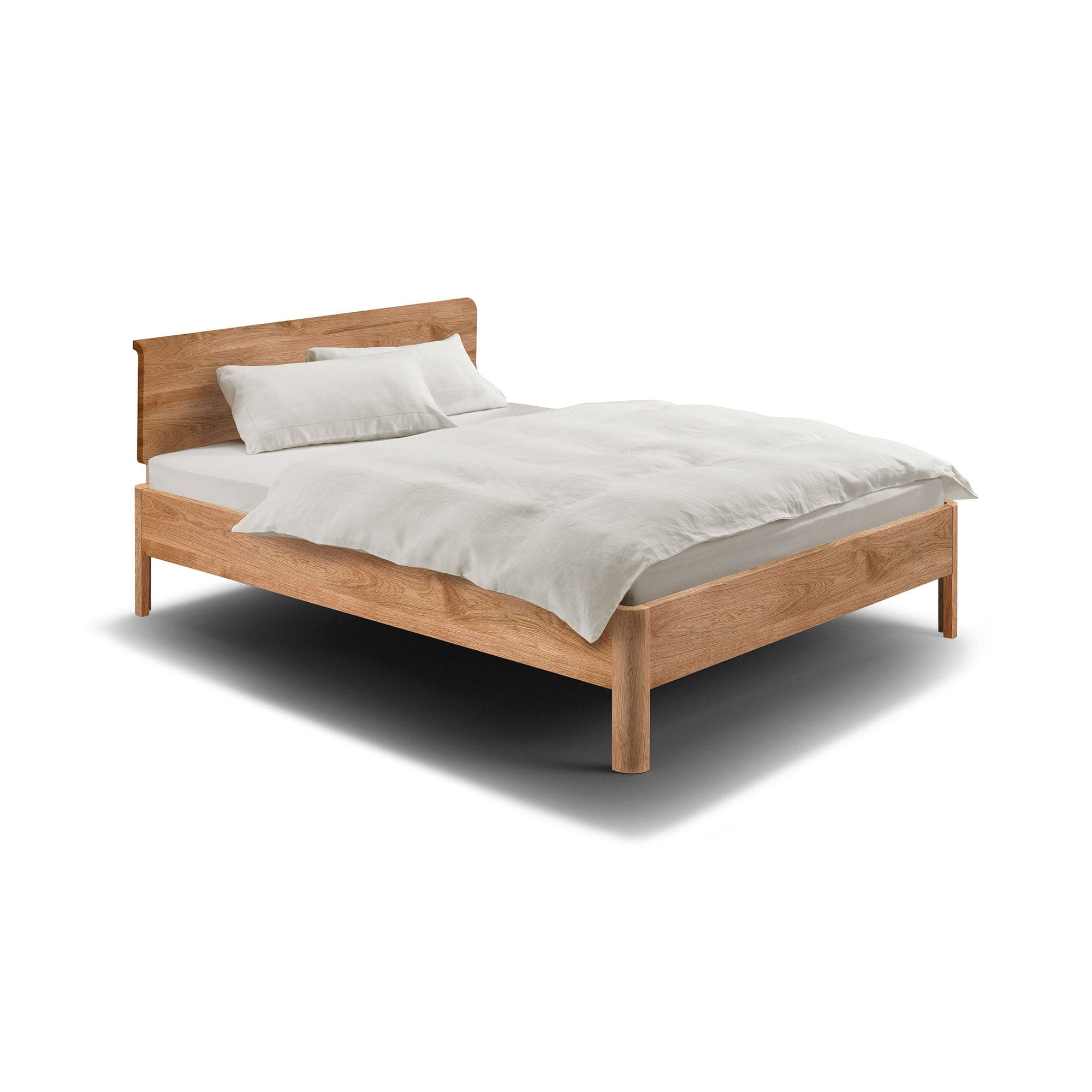 LOOP: metallfreies Vollholzbett 200x200 cm in Eiche, ein Klassiker der Holzmanufaktur in Komforthöhe.
