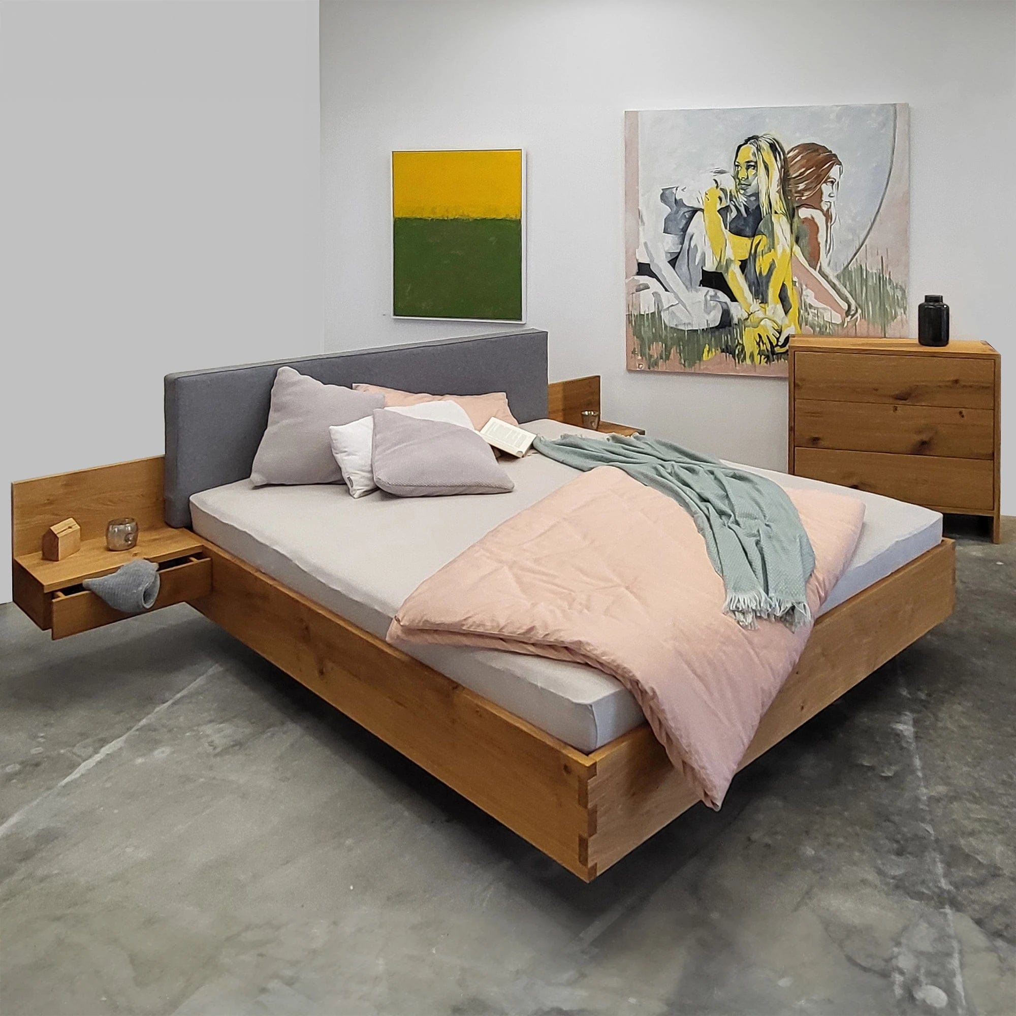 Abverkauf Ausstellungsstück: Bett NAP XL Massivholzbett mit Polsterlehne und Konsolen, Wildeiche 180 x 200 cm