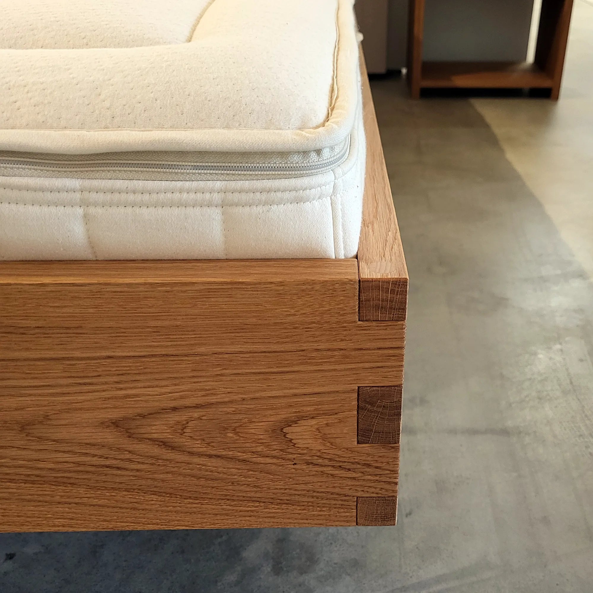 Holzmanufaktur PADIO Bett mit Lehne BOW XL Wildeiche gebürstet 180 x 200cm Bett PADIO BOW XL  Wildeiche gebürstet 180 x 200cm