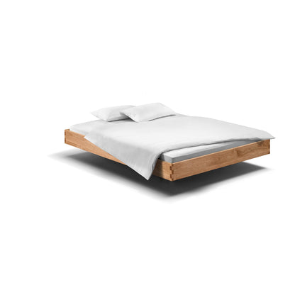Holzmanufaktur Massivholzbett, ein hochwertiges schwebend leichtes Bett aus Wildeiche. Rückenlehne nachrüstbar.