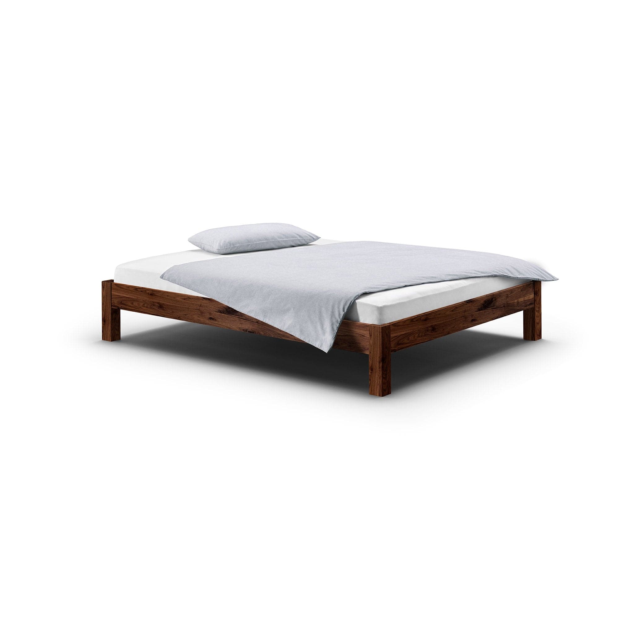 Holzmanufaktur Bett RION aus wildem Nussbaum, hier ohne Einsteck-Rückenlehne.