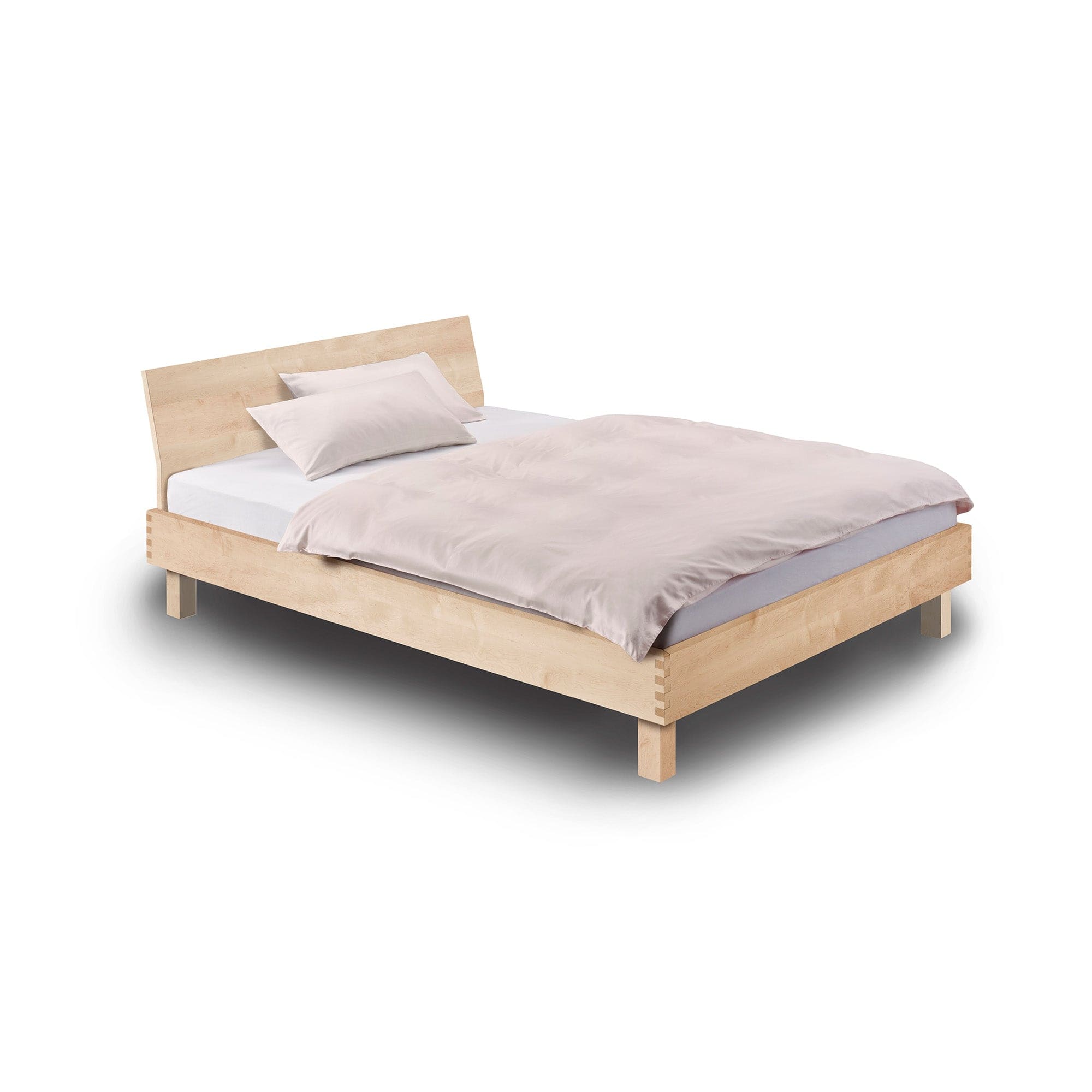 Metallfreies Massivholzbett gezinkt mit Holzbeinen und gewinkelter Einsteck-Rückenlehne aus Ahorn