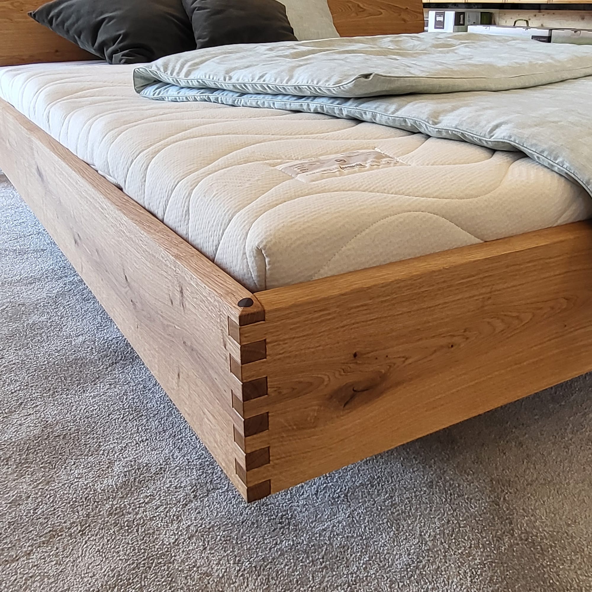 Holzmanufaktur STEP-X XL Bett 180x200 cm mit Holzkufen Wildeiche STEP-X XL Bett 180x200 cm mit Holzkufen Wildeiche