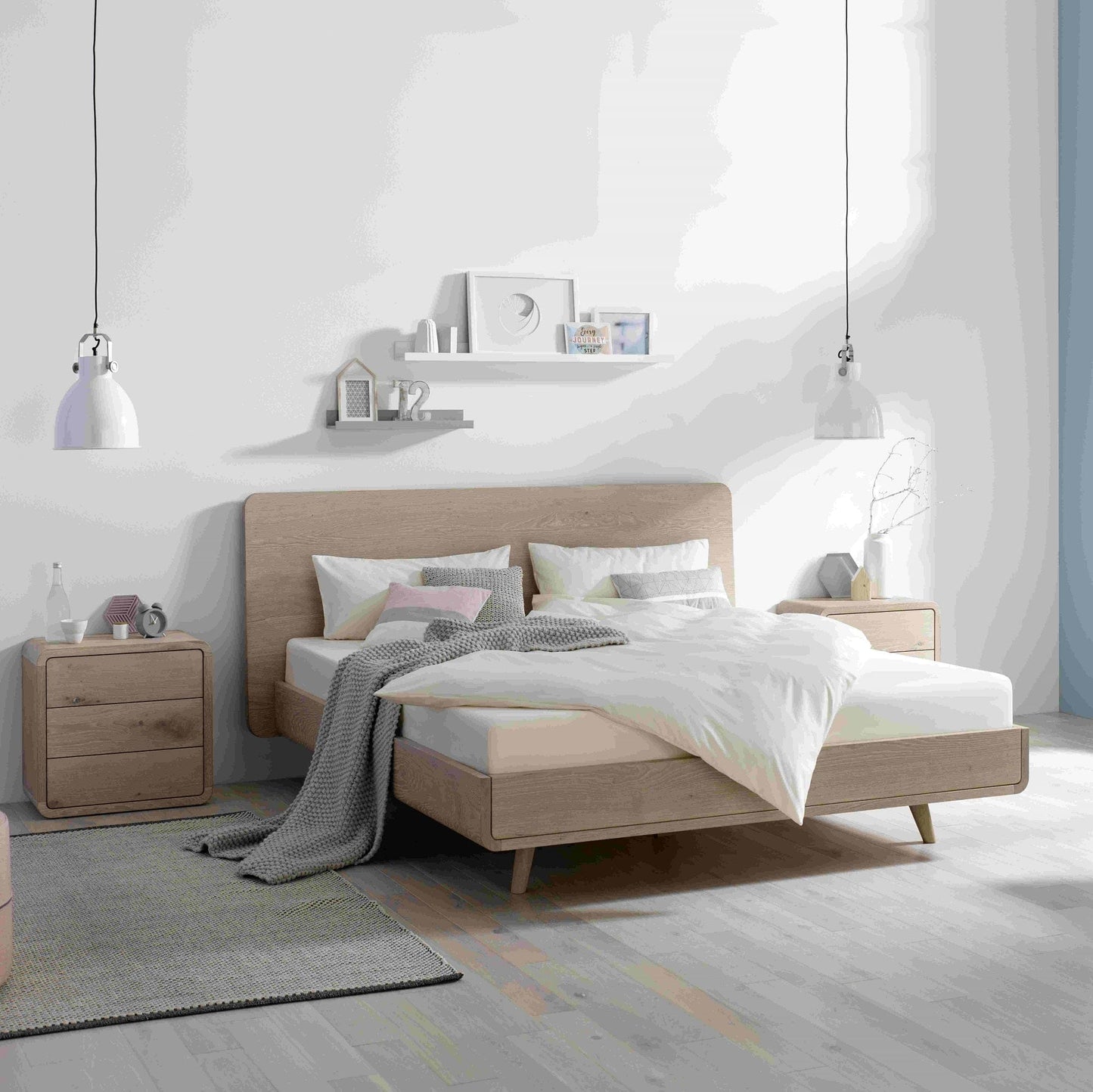 Holzmanufaktur Bett TALOS, ein Holzbett mit Holzkopfteil im Boxspring Style