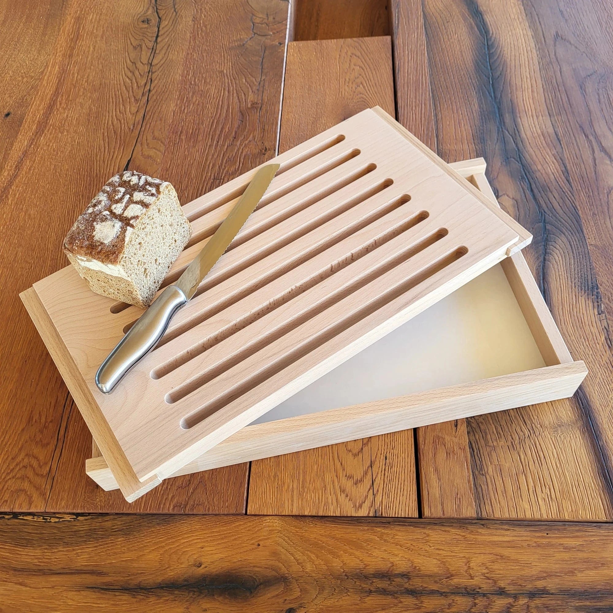 Holzmanufaktur Brotschneidebrett Brotschneidebrett Kernbuche