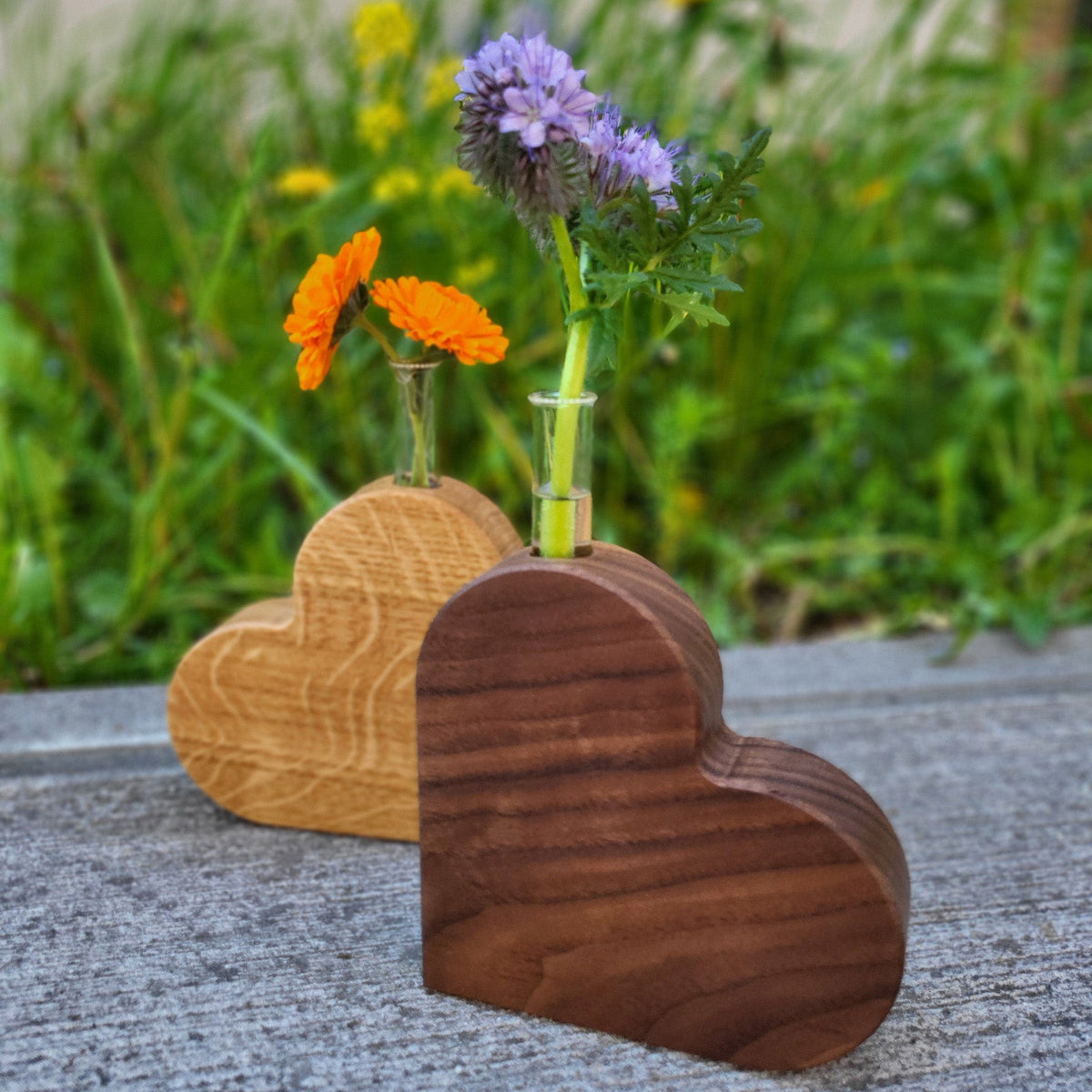 Herz mit Reagenzglas aus Massivholz