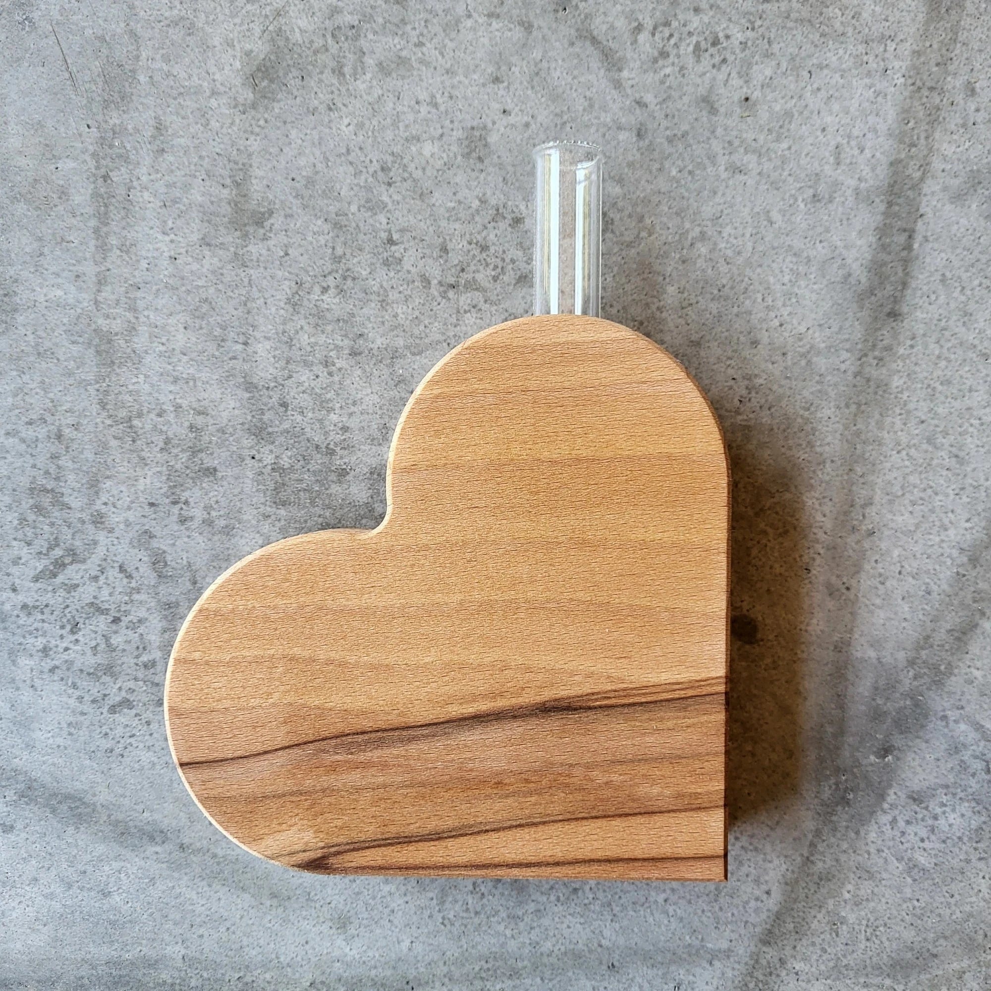 Deko Herzvase aus nachhaltigem Edelholz in Manufaktur-Qualität