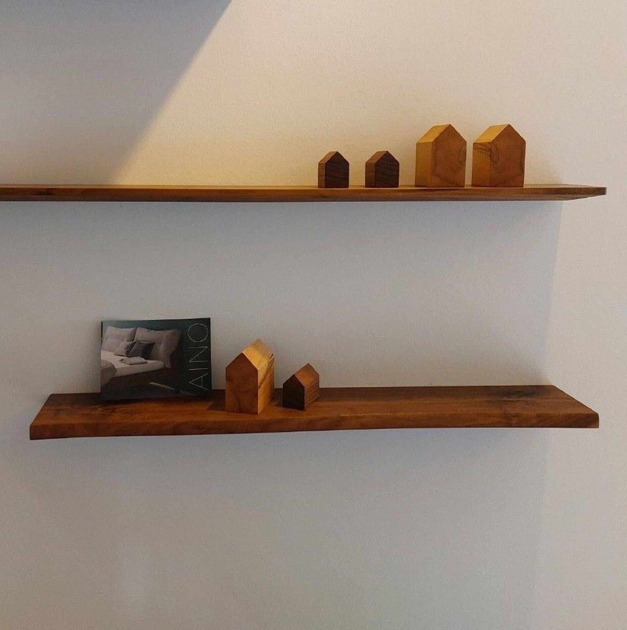 Schweberegal Eichenholz massiv, mit unsichtbarer Befestigung