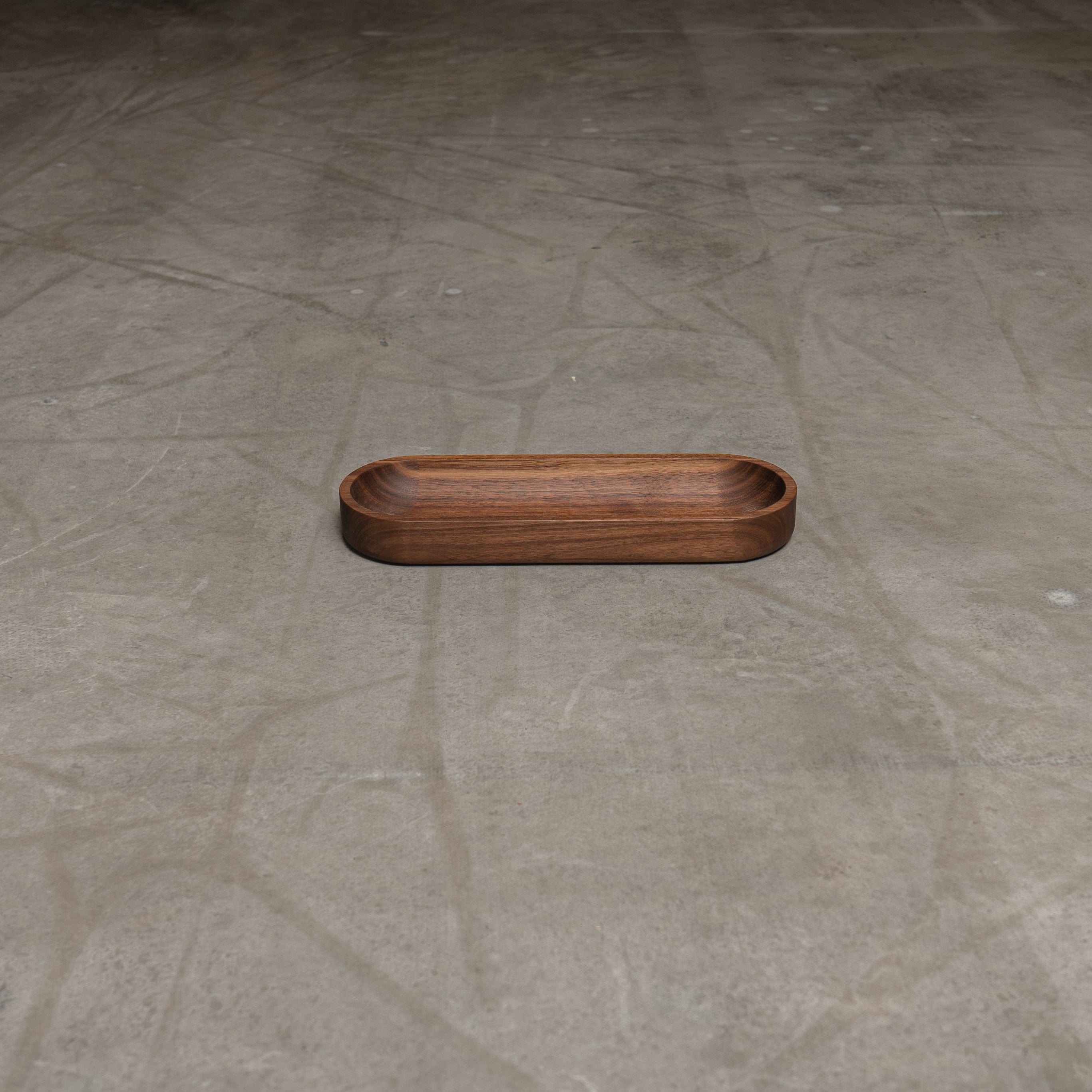 Holzmanufaktur macht edle Schalen und Tabletts in Eiche, Kirschbaum und Nussbaum