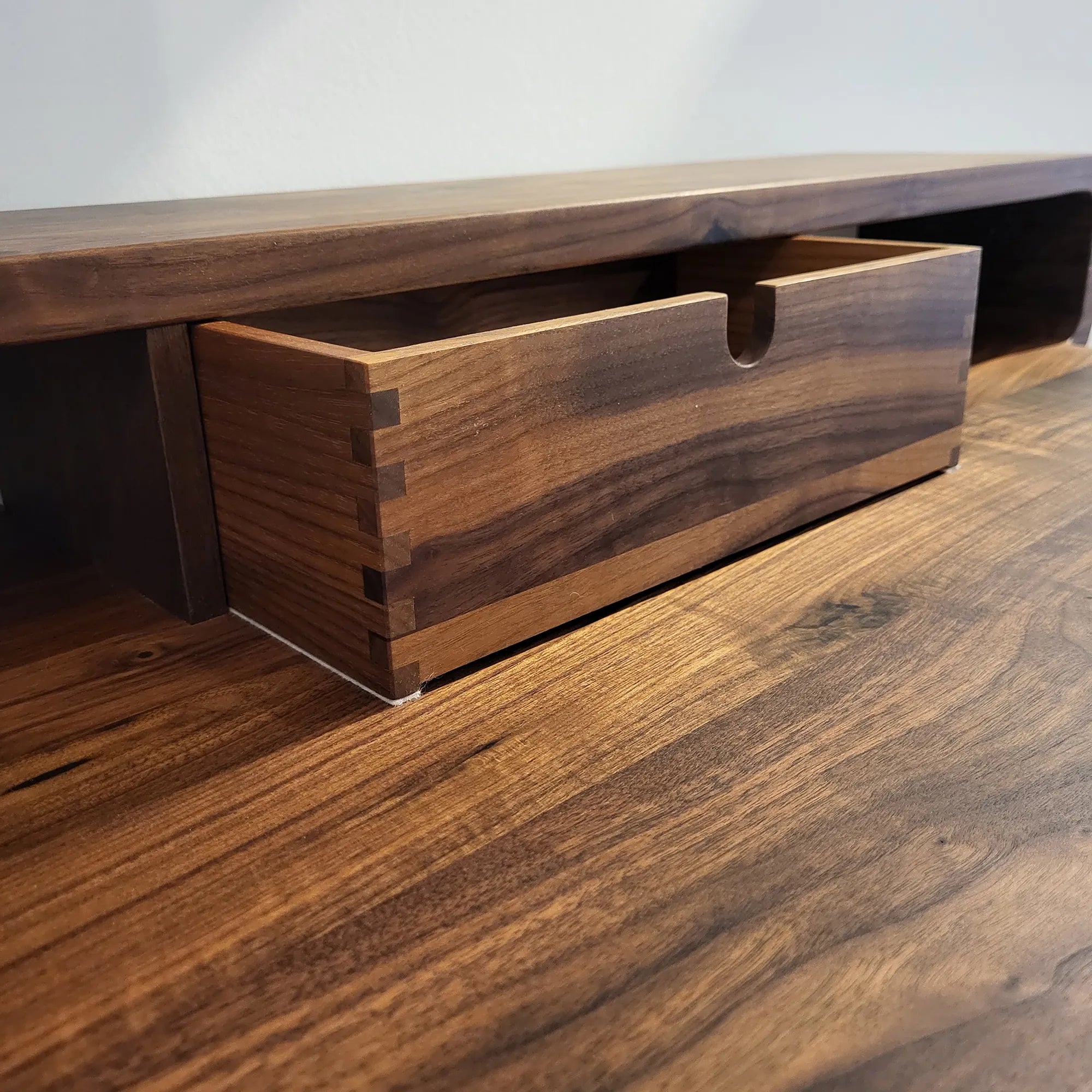 Holzmanufaktur Sekretär COM:CI mit Schubkasten Wildnuss 140 x 70 x 85 cm Sekretär COM:CI mit Schubkasten Wildnuss 140 x 70 x 85 cm